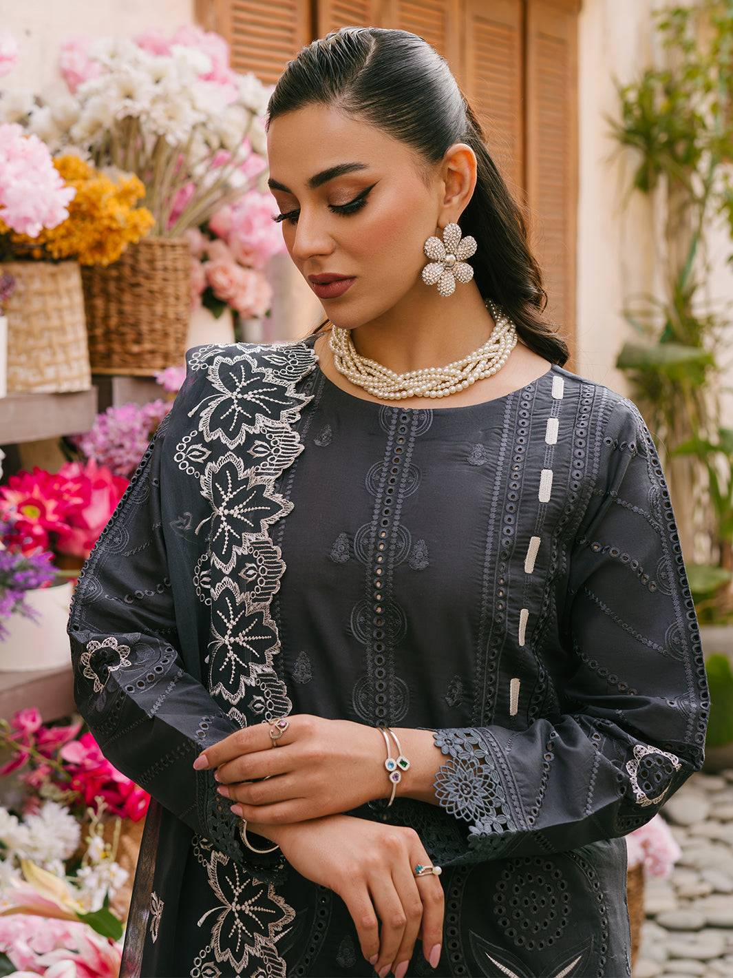 Mahnur | Mahrukh Eid Edit 24 | LEVANA - Pakistani Designer Dress - by Mahnur | Type: Luxury - 100% Original at Saira Sultan