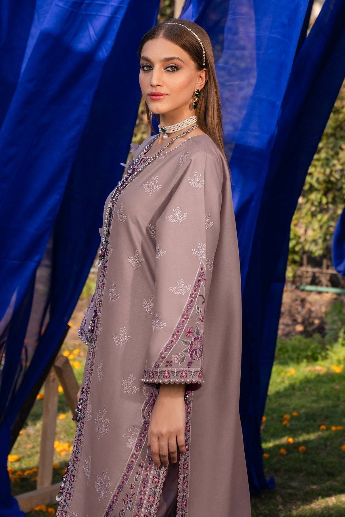 Alizeh | Rawayat Luxury Lawn 24 | Meraat - Pakistani Designer Dress - by Alizeh | Type: Luxury - 100% Original at Saira Sultan