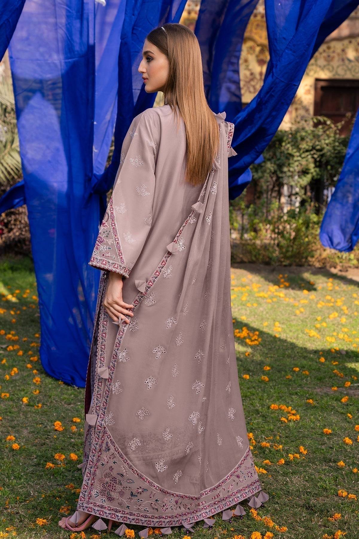 Alizeh | Rawayat Luxury Lawn 24 | Meraat - Pakistani Designer Dress - by Alizeh | Type: Luxury - 100% Original at Saira Sultan