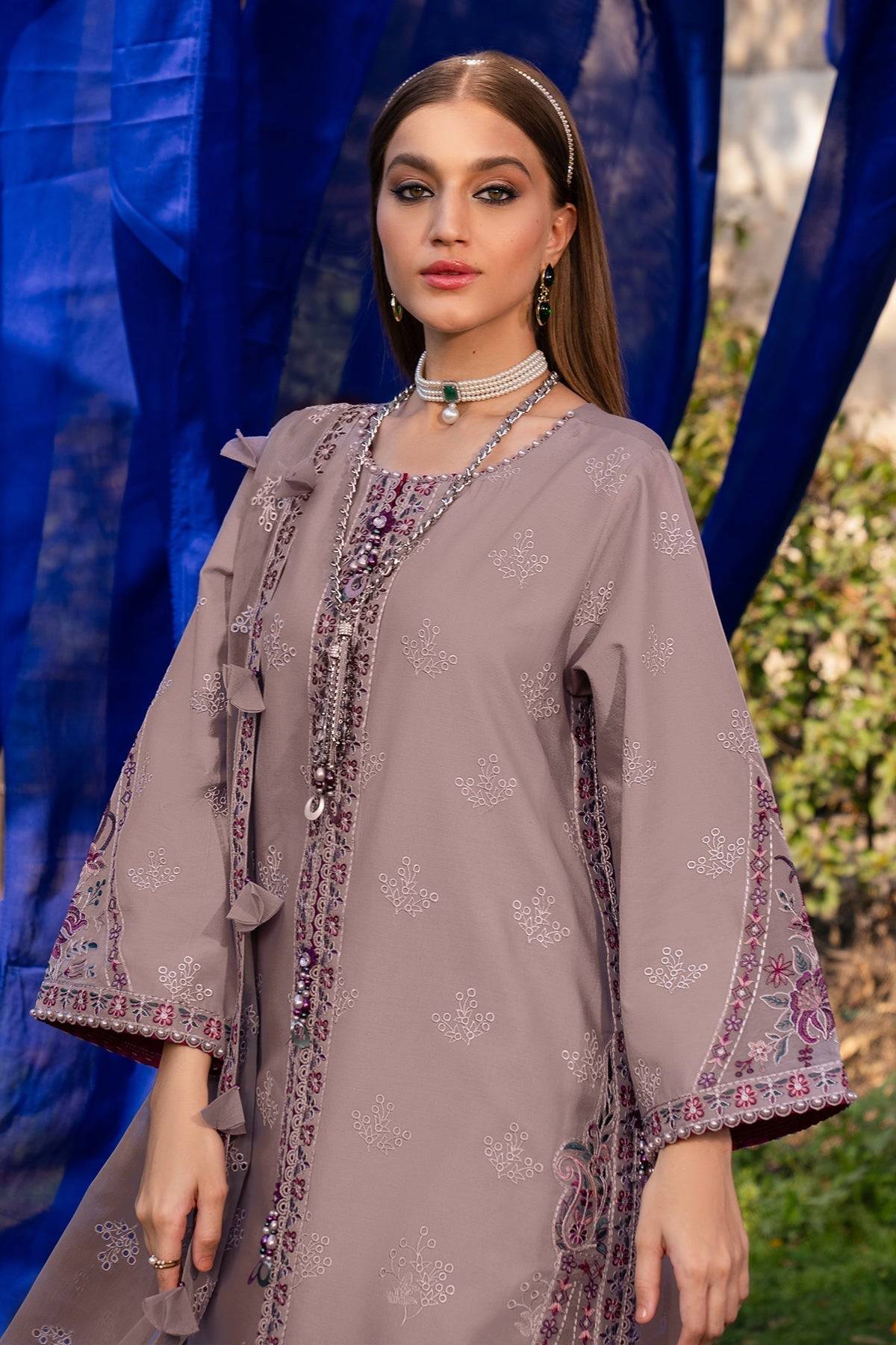 Alizeh | Rawayat Luxury Lawn 24 | Meraat - Pakistani Designer Dress - by Alizeh | Type: Luxury - 100% Original at Saira Sultan