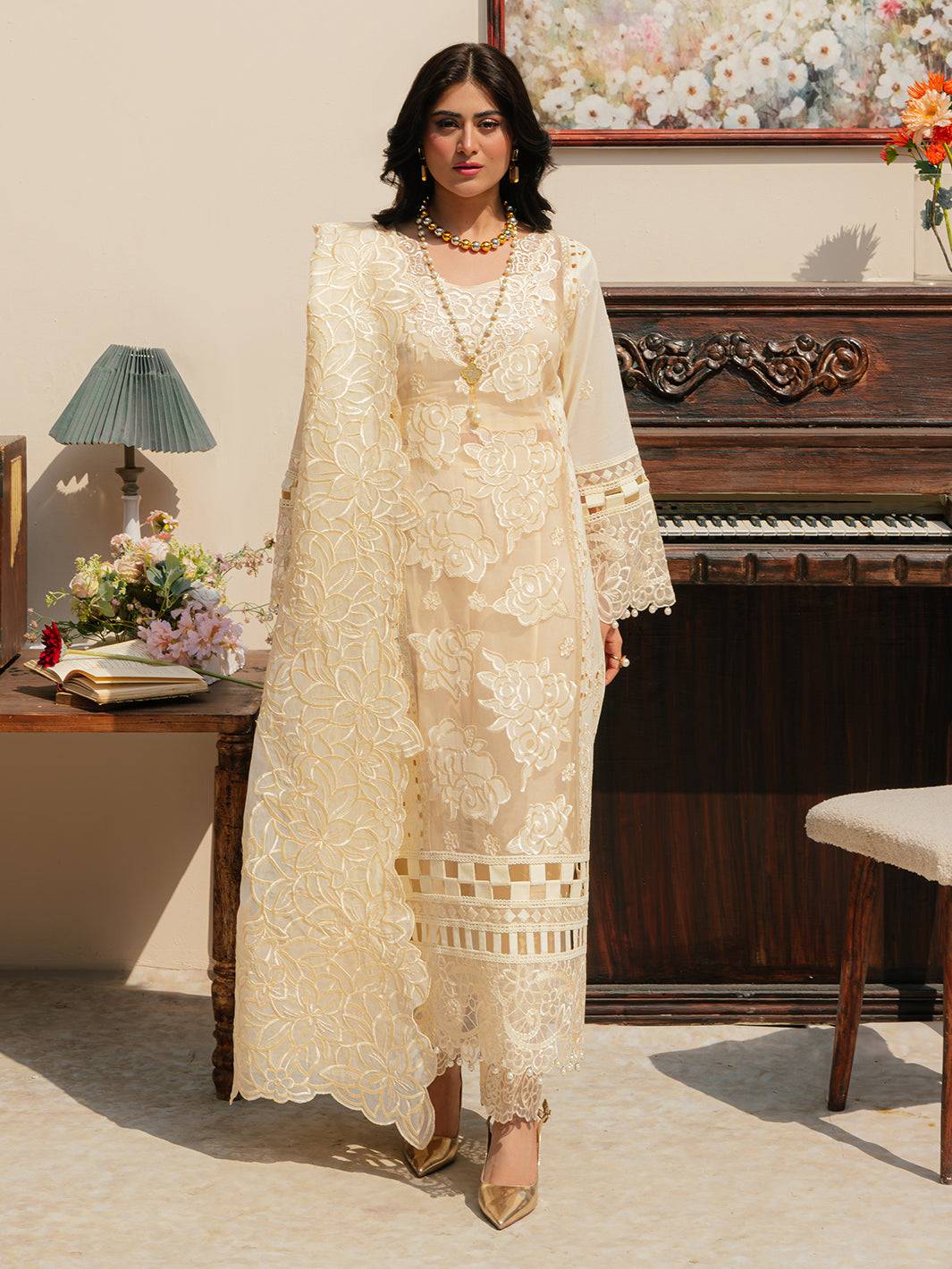Mahnur | Allenura Luxury Lawn 24 | LUMINARY - Pakistani Designer Dress - by Mahnur | Type: Luxury - 100% Original at Saira Sultan