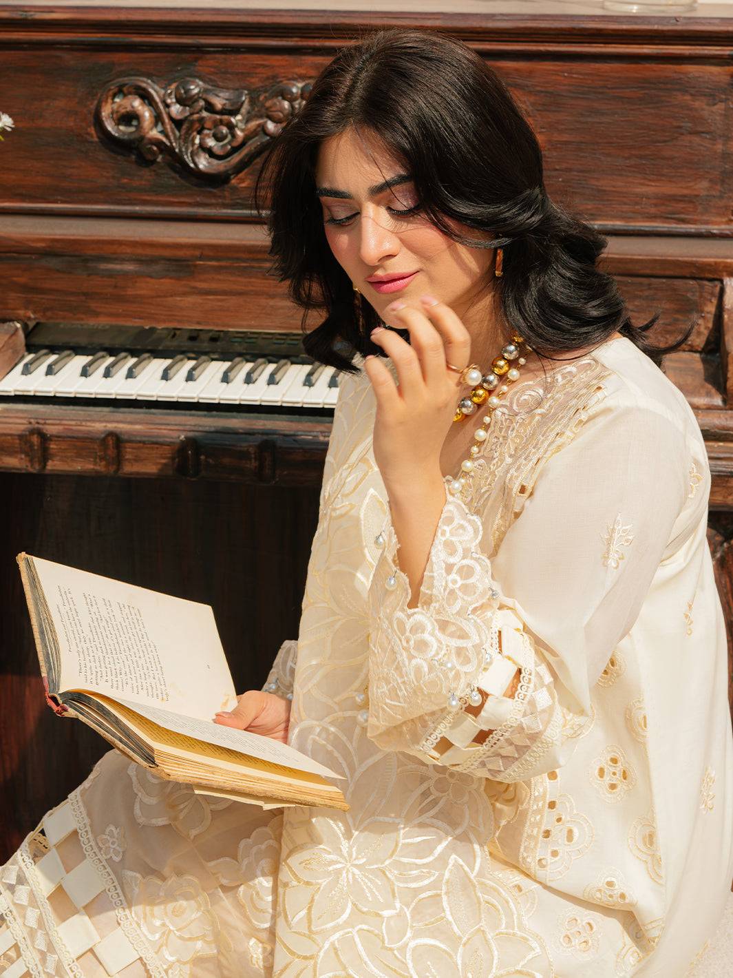 Mahnur | Allenura Luxury Lawn 24 | LUMINARY - Pakistani Designer Dress - by Mahnur | Type: Luxury - 100% Original at Saira Sultan