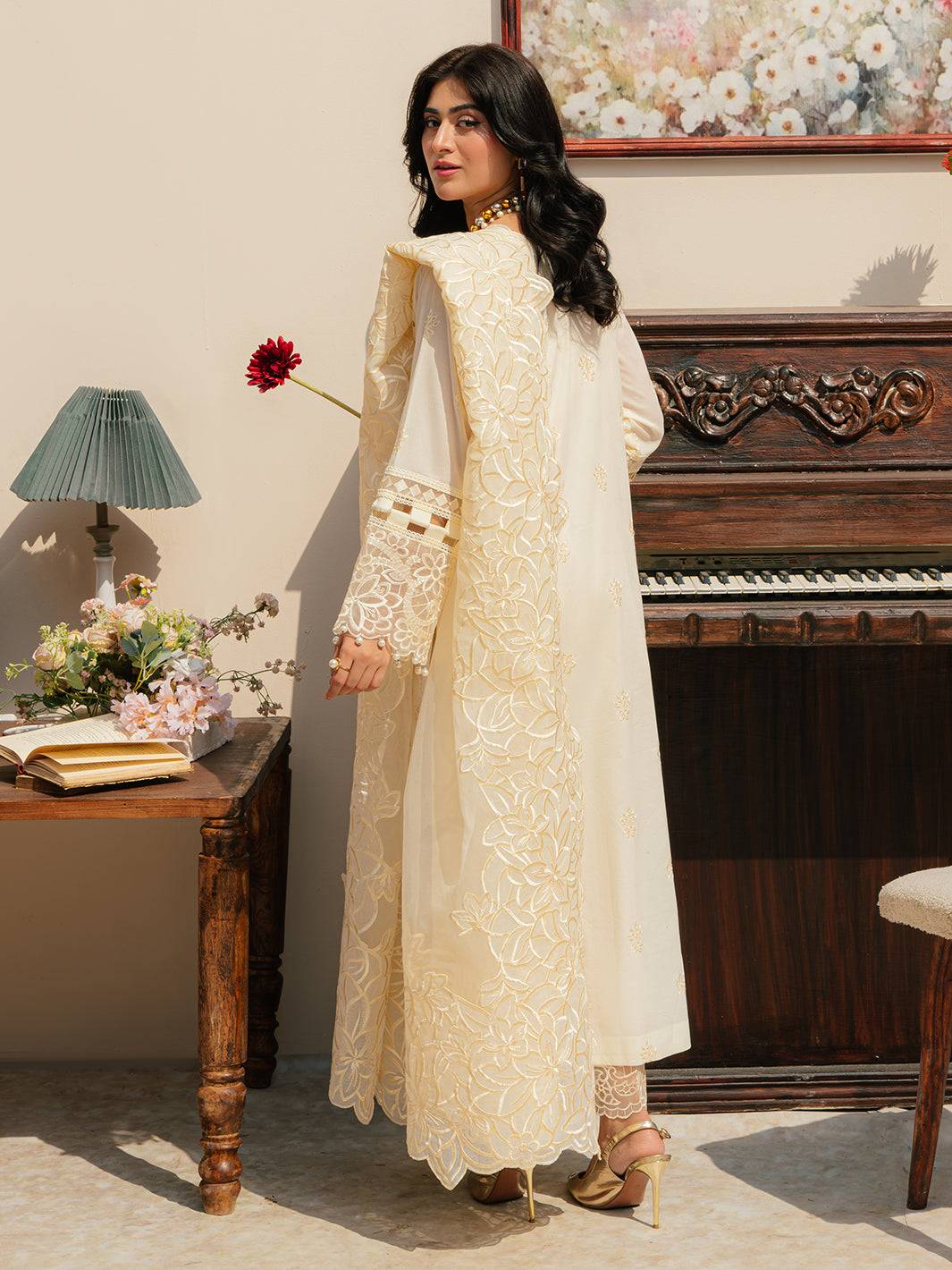 Mahnur | Allenura Luxury Lawn 24 | LUMINARY - Pakistani Designer Dress - by Mahnur | Type: Luxury - 100% Original at Saira Sultan