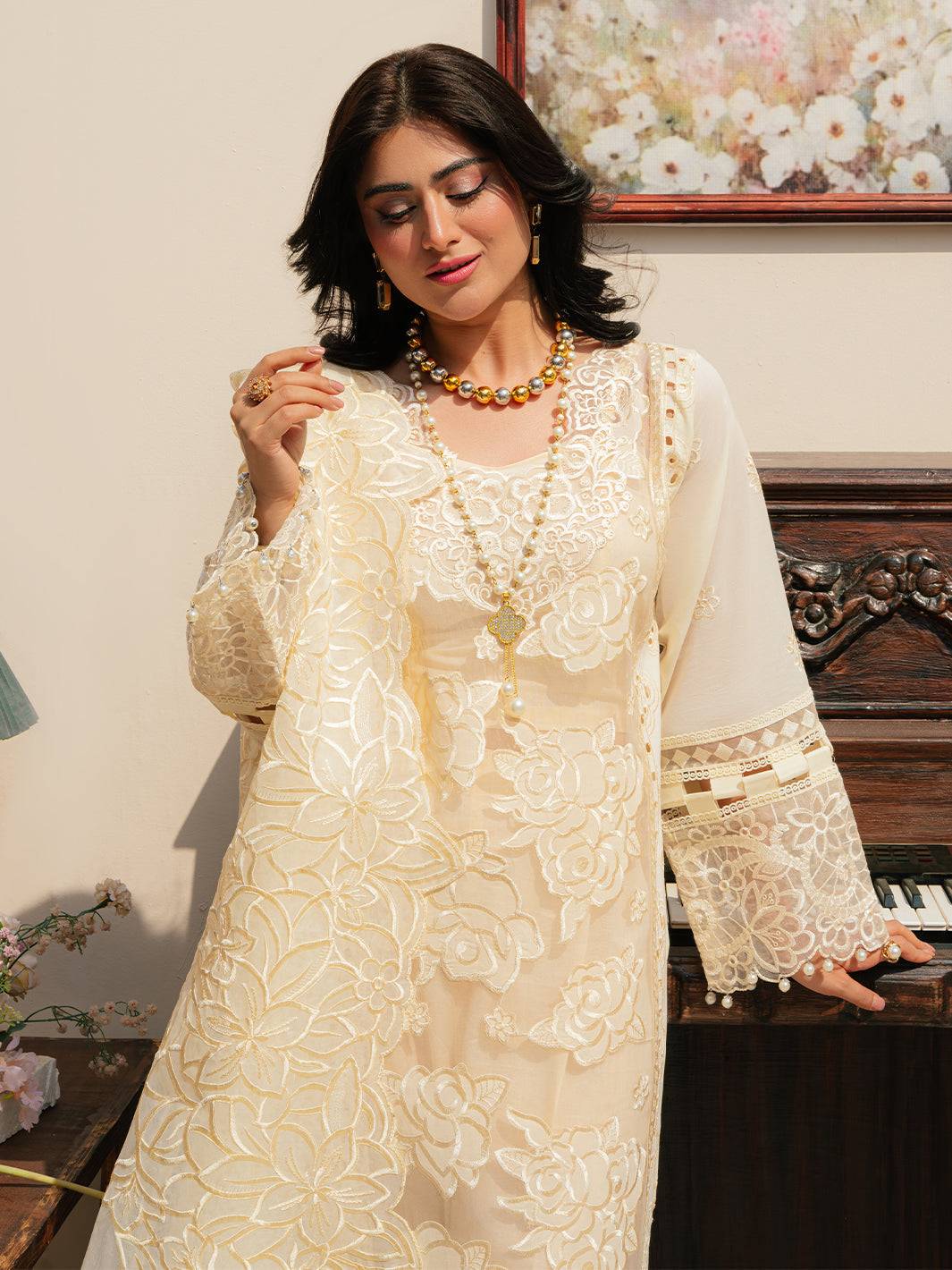 Mahnur | Allenura Luxury Lawn 24 | LUMINARY - Pakistani Designer Dress - by Mahnur | Type: Luxury - 100% Original at Saira Sultan