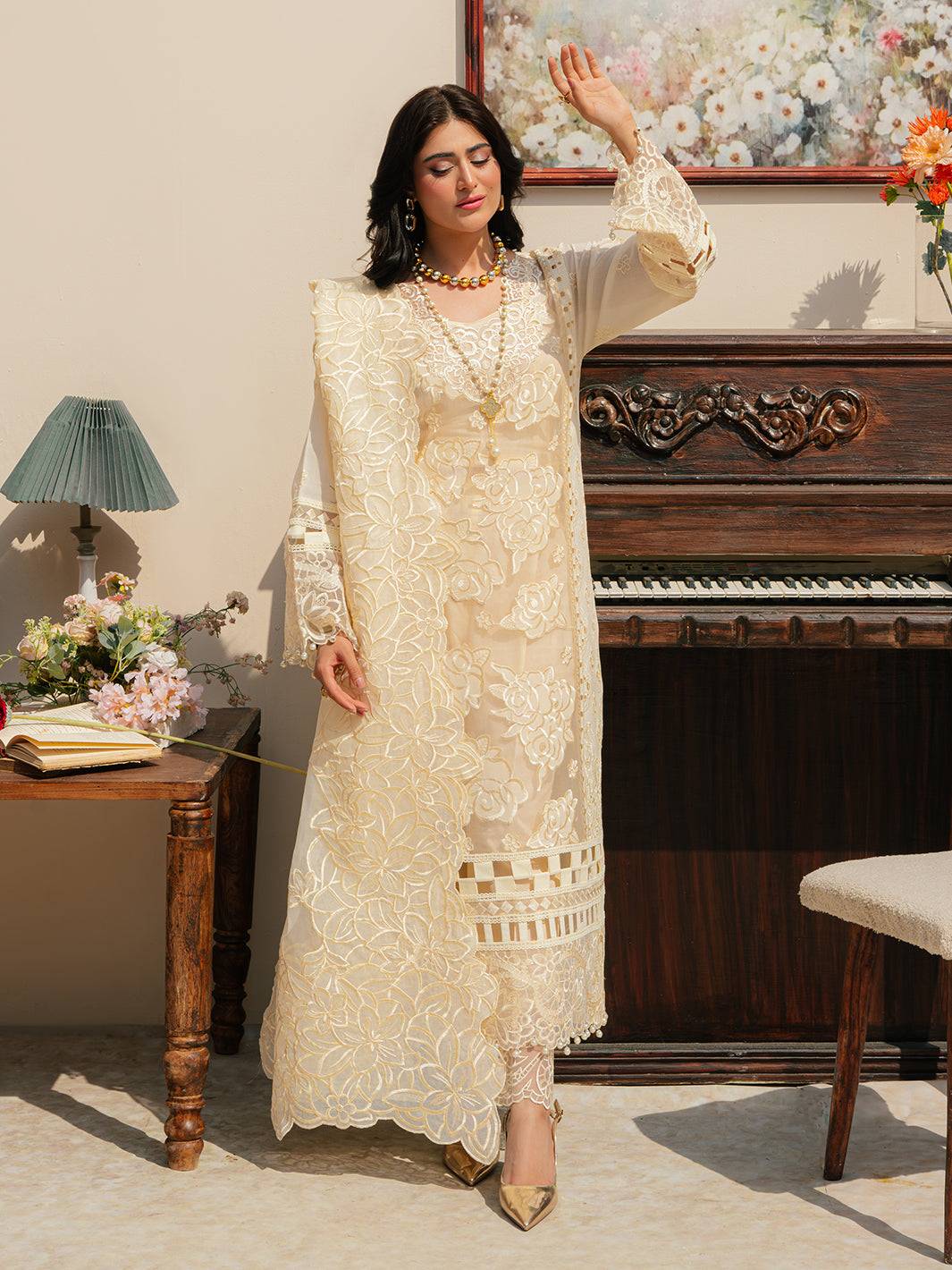 Mahnur | Allenura Luxury Lawn 24 | LUMINARY - Pakistani Designer Dress - by Mahnur | Type: Luxury - 100% Original at Saira Sultan