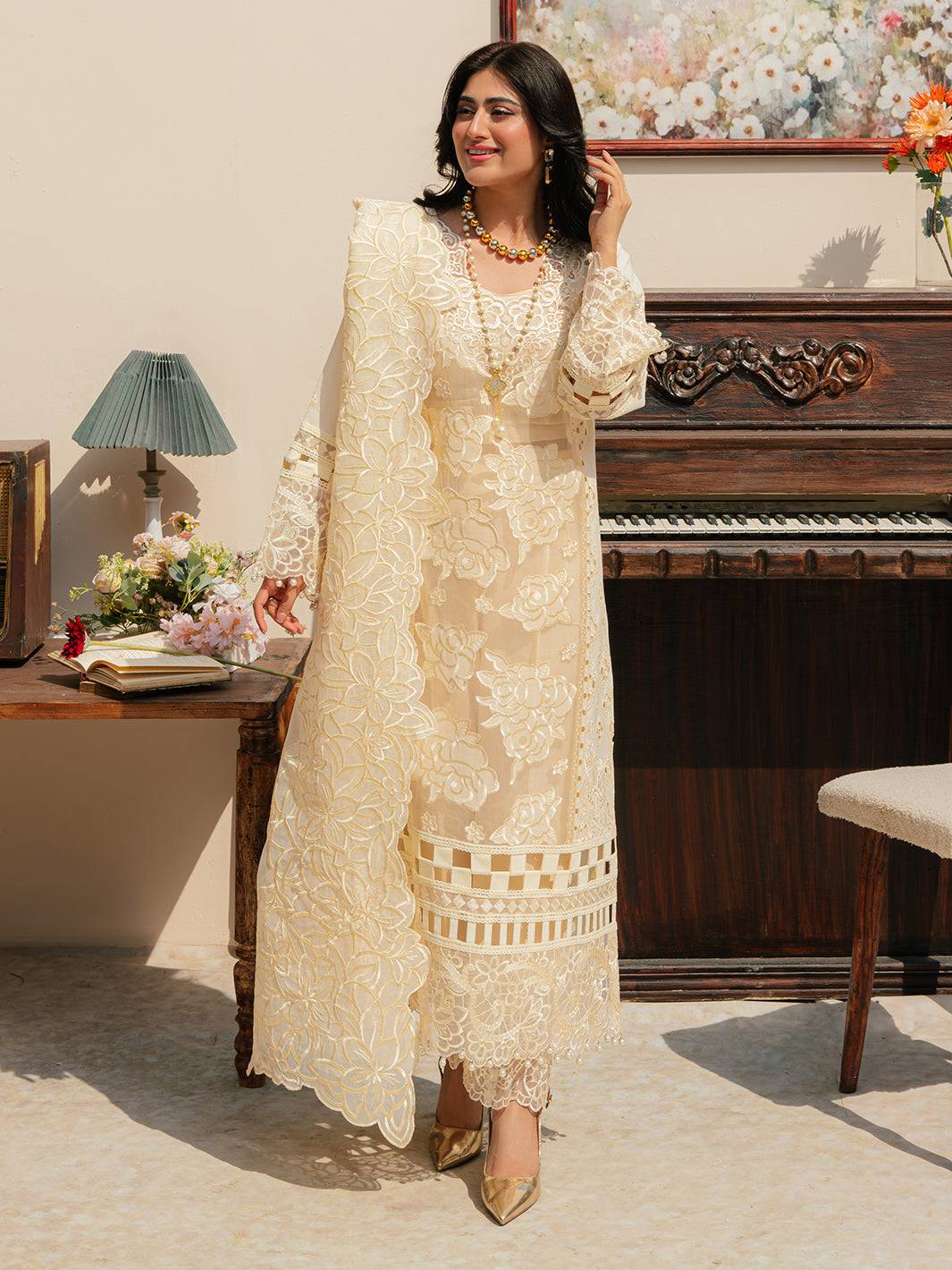 Mahnur | Allenura Luxury Lawn 24 | LUMINARY - Pakistani Designer Dress - by Mahnur | Type: Luxury - 100% Original at Saira Sultan