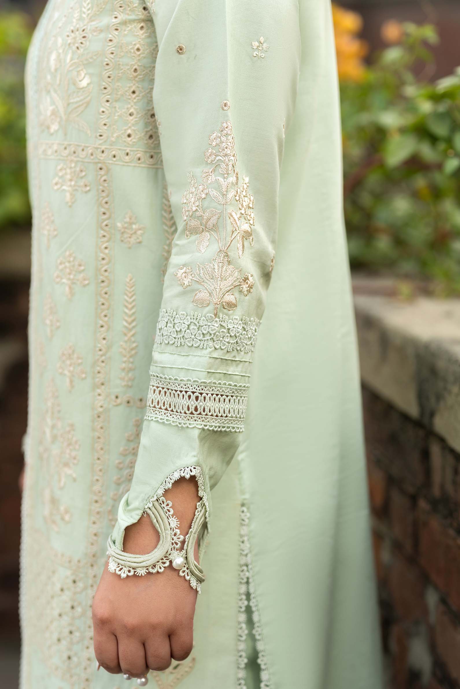 Maryam Hussain | Luxury Lawn 25 | Gulbeen - Pakistani Designer Dress - by Maryam Hussain | Type: Ladies Clothes - 100% Original at Saira Sultan