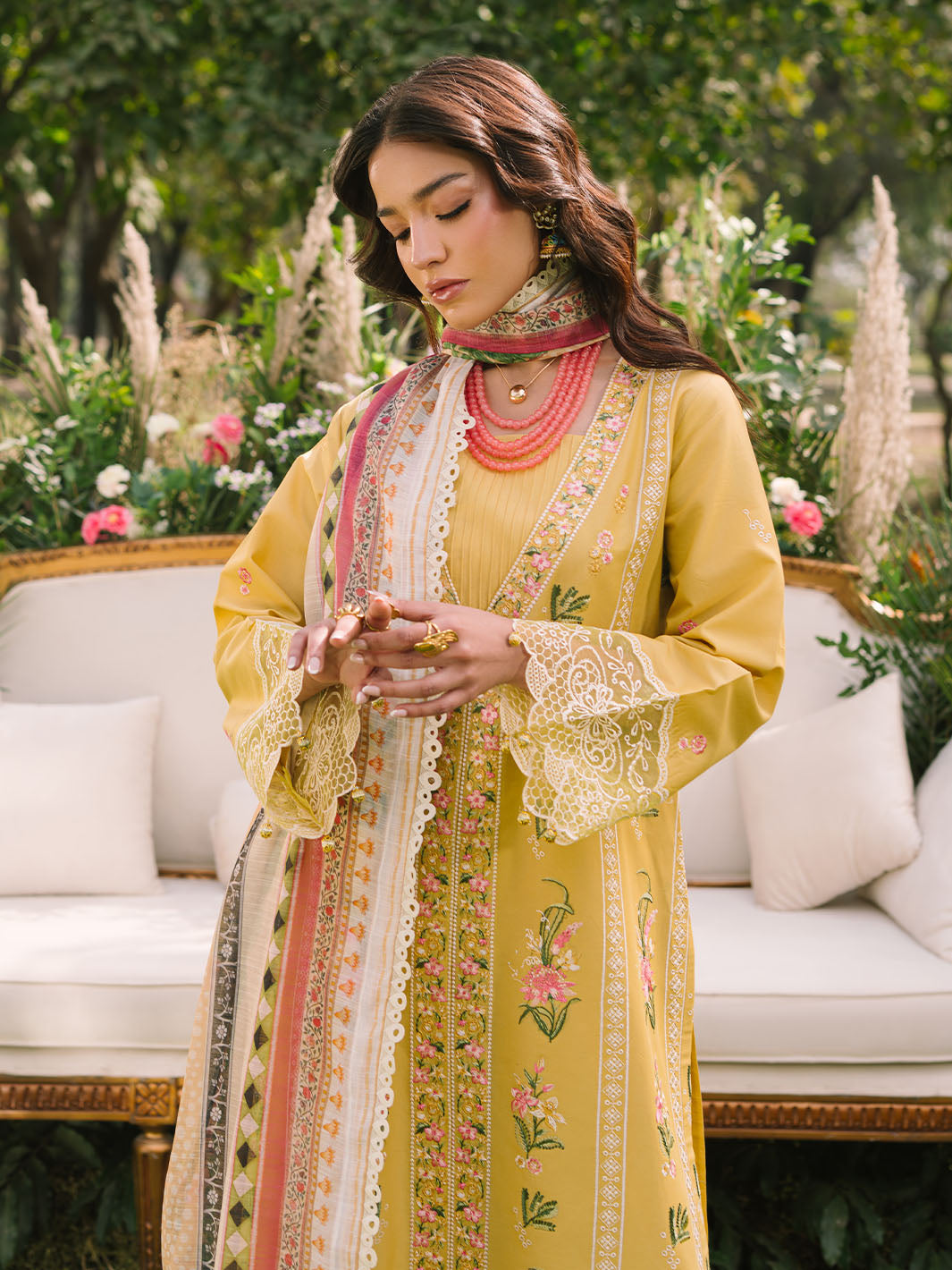 Mahnur | Dahlia Luxury Lawn 25 | Lya L Yellow Lawn