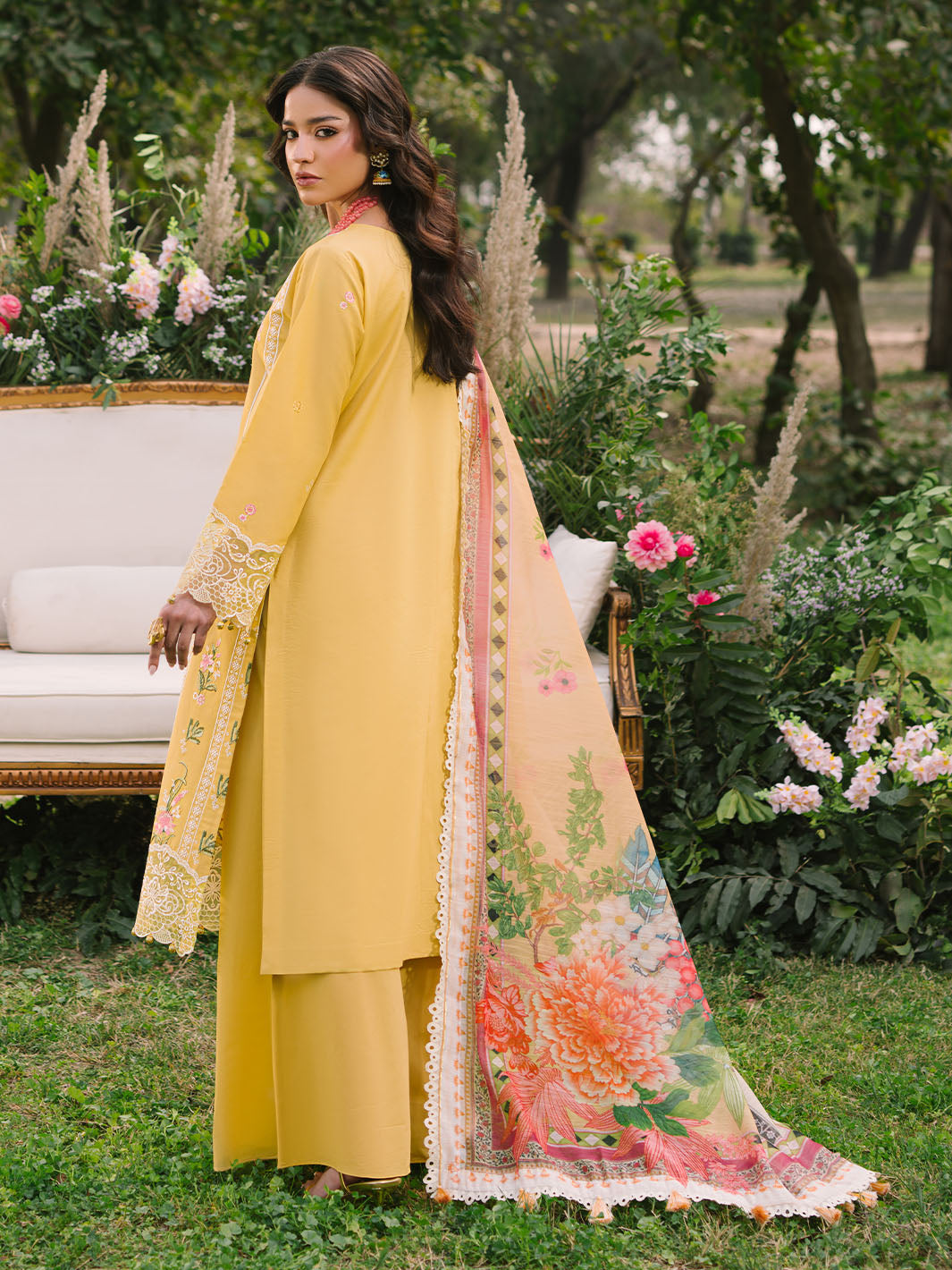 Mahnur | Dahlia Luxury Lawn 25 | Lya XS Yellow Lawn