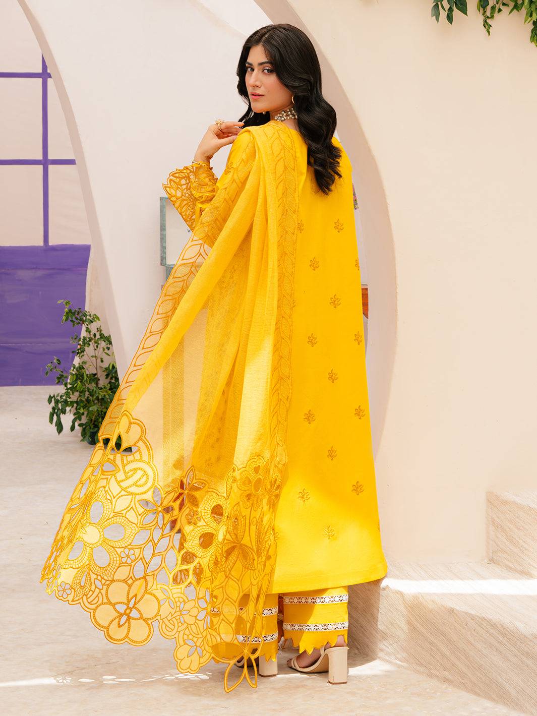 Mahnur | Allenura Luxury Lawn 24 | MERIDIAN - Pakistani Designer Dress - by Mahnur | Type: Luxury - 100% Original at Saira Sultan