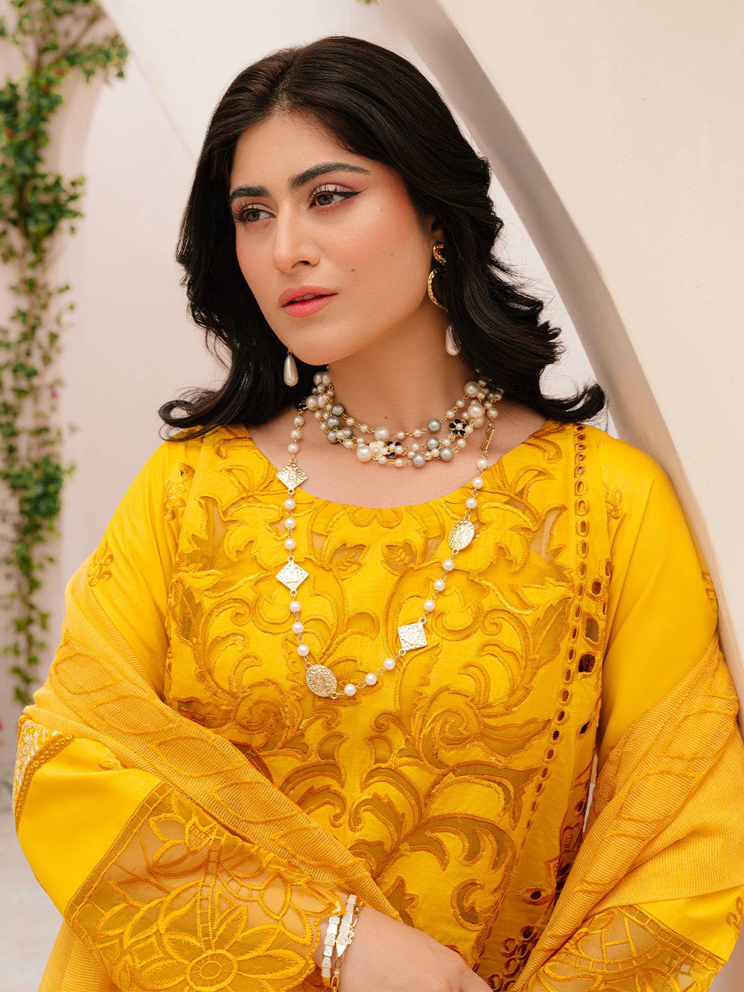 Mahnur | Allenura Luxury Lawn 24 | MERIDIAN - Pakistani Designer Dress - by Mahnur | Type: Luxury - 100% Original at Saira Sultan