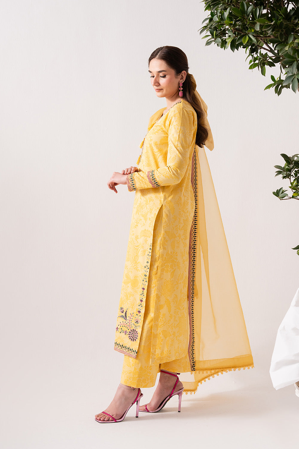 Maryum N Maria | Zuhur 25 | AMAIRS XS Pale Yellow Lawn