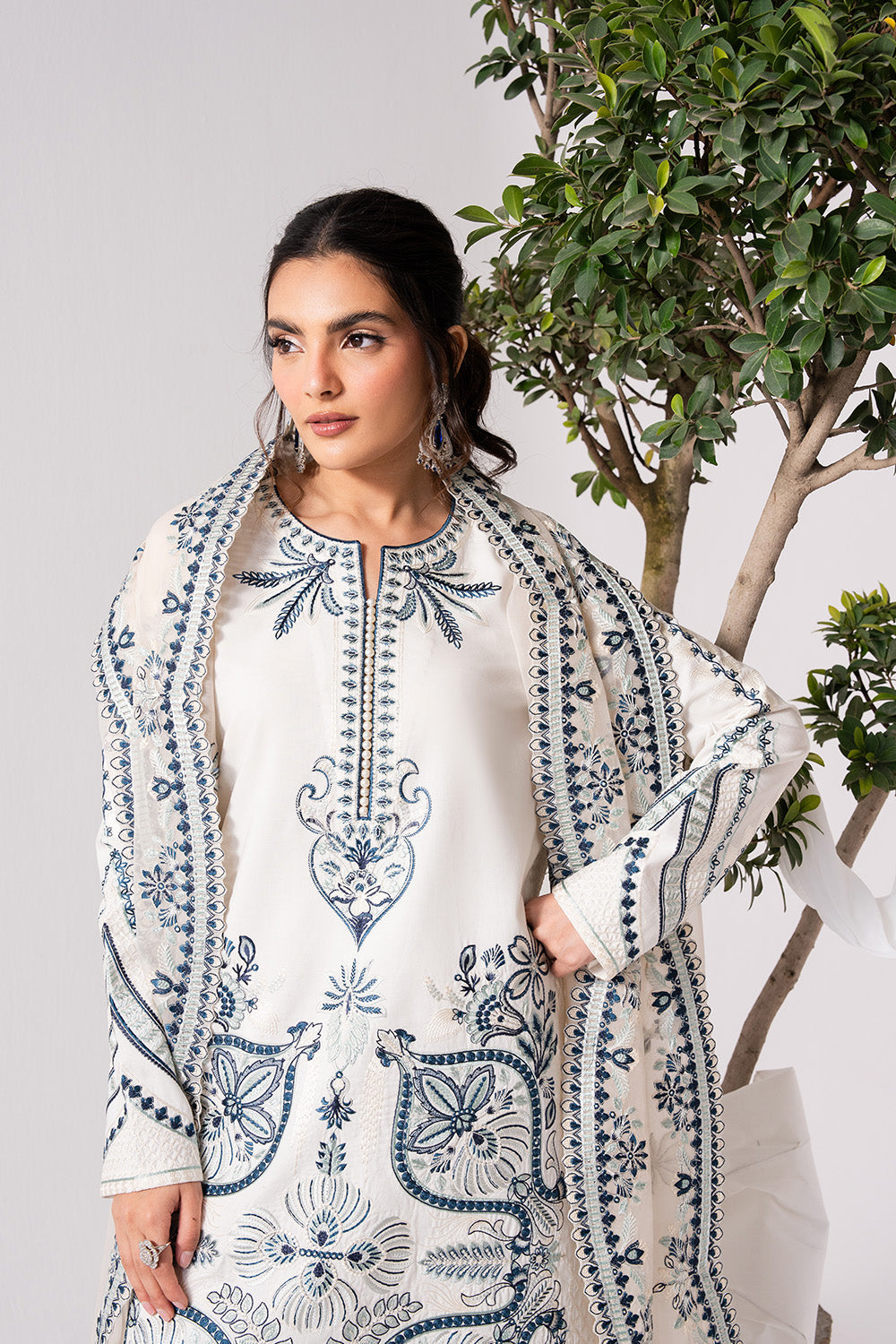 Maryum N Maria | Zuhur 25 | AUBREY L White Lawn