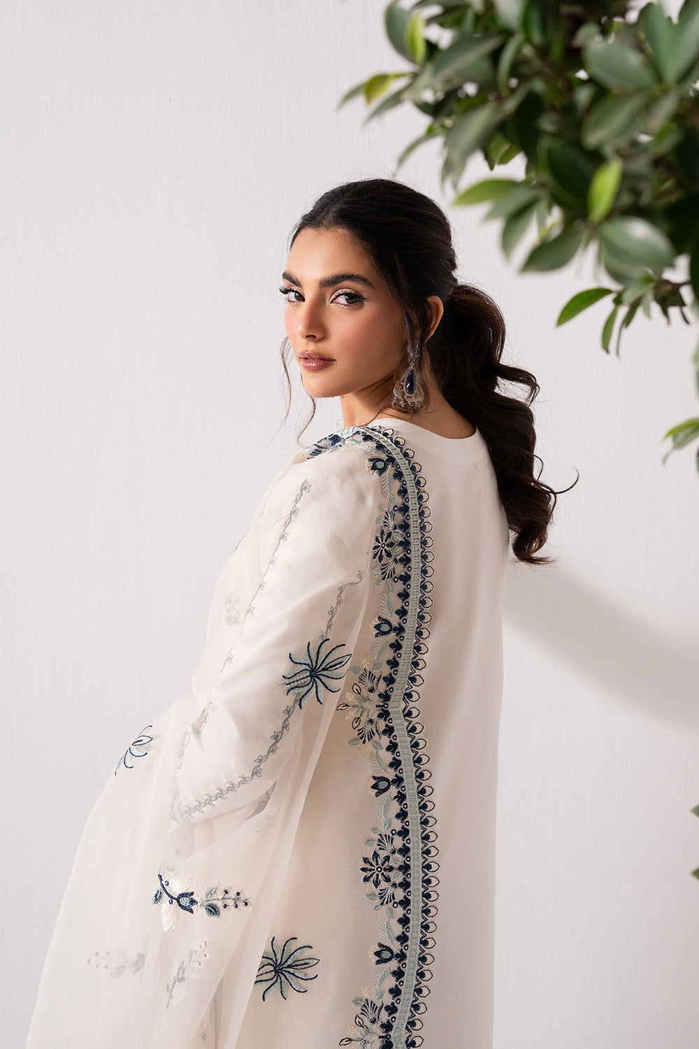 Maryum N Maria | Zuhur 25 | AUBREY M White Lawn