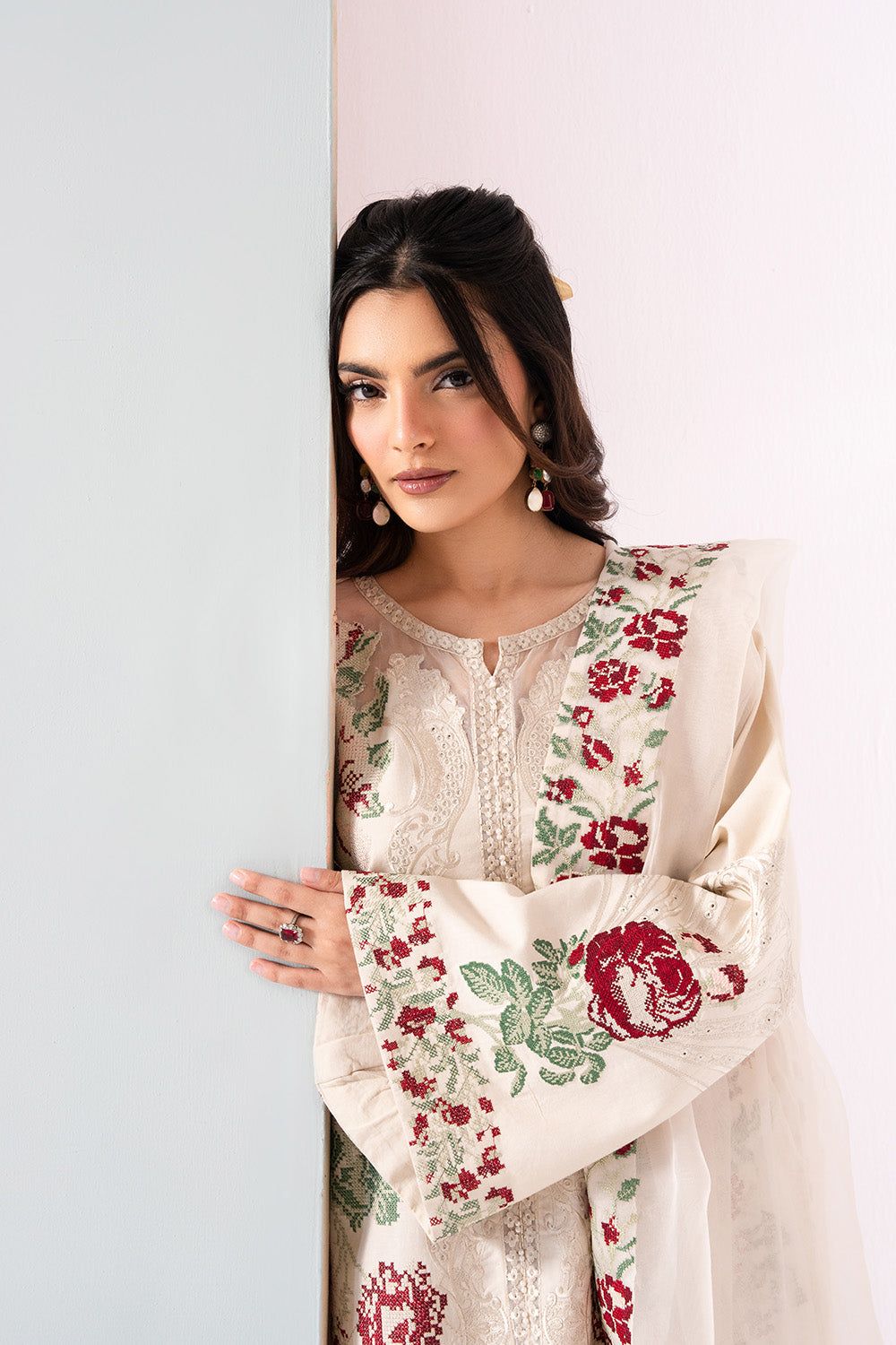 Maryum N Maria | Zuhur 25 | JULIA L Ivory Lawn