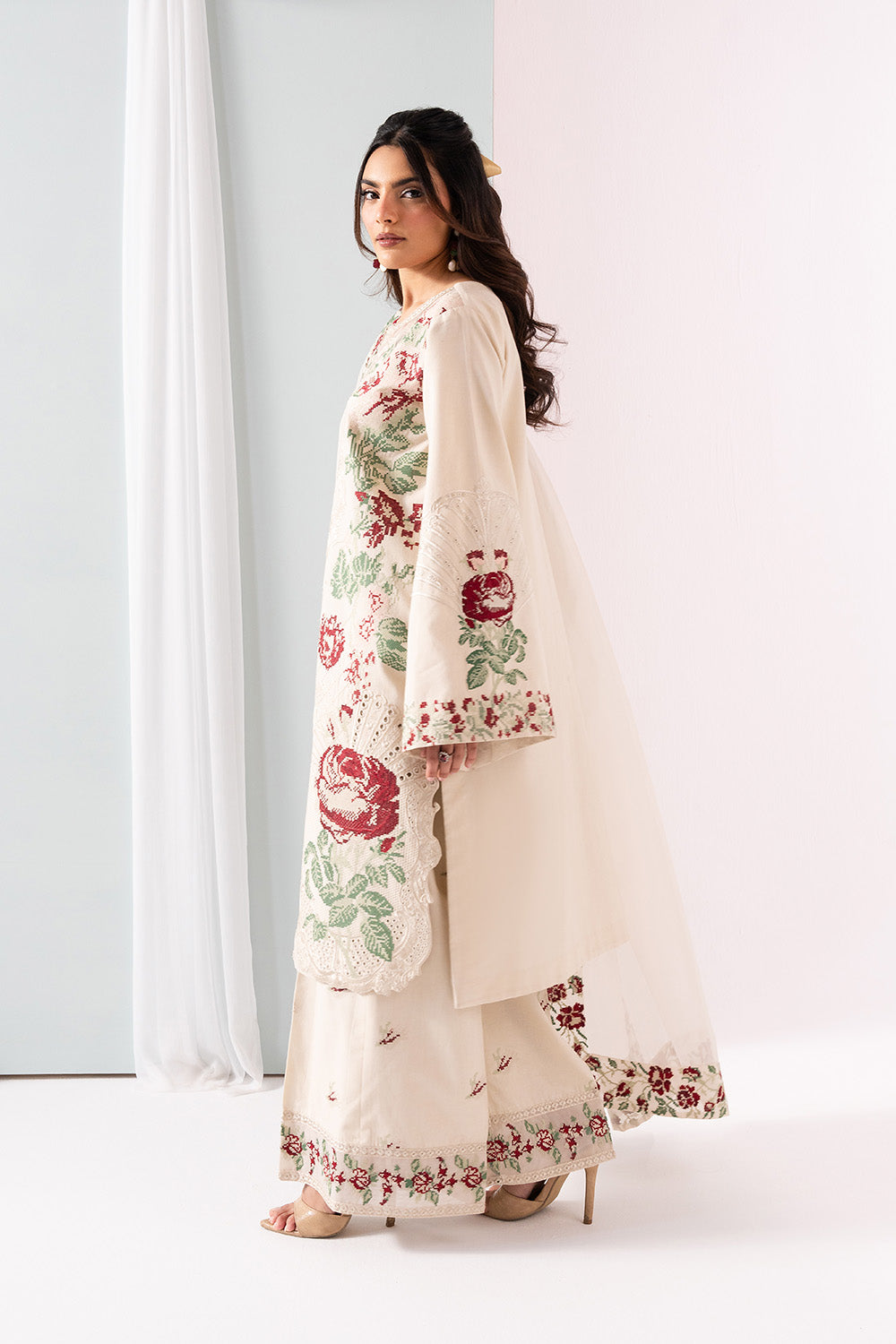 Maryum N Maria | Zuhur 25 | JULIA M Ivory Lawn