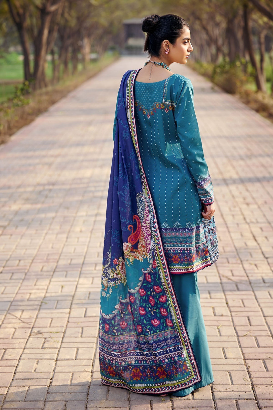 Motifz | Umang Lawn | 3556-SENA XS Teal Lawn
