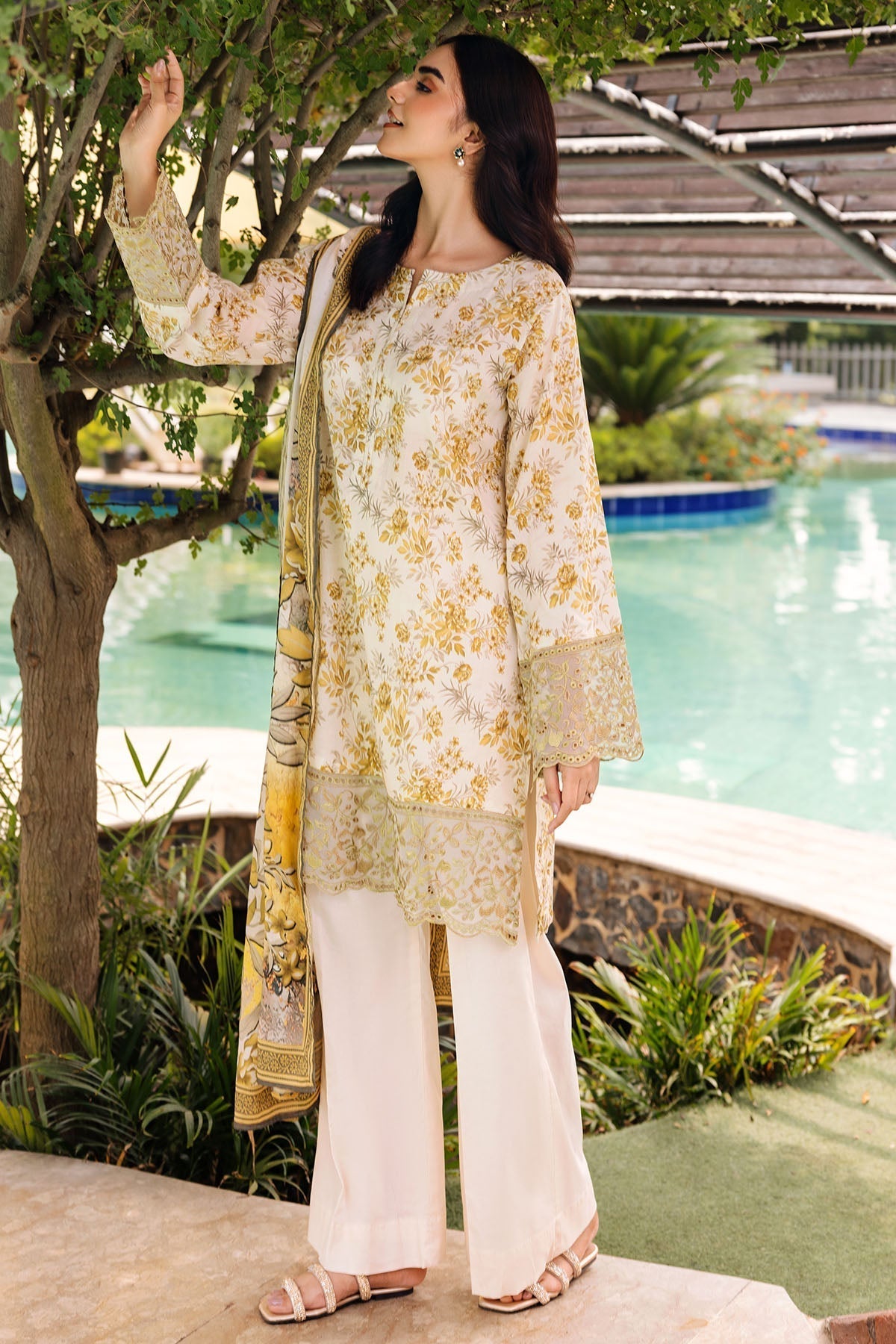 Motifz | Umang Lawn | 4898-SOFIA L Off White Lawn