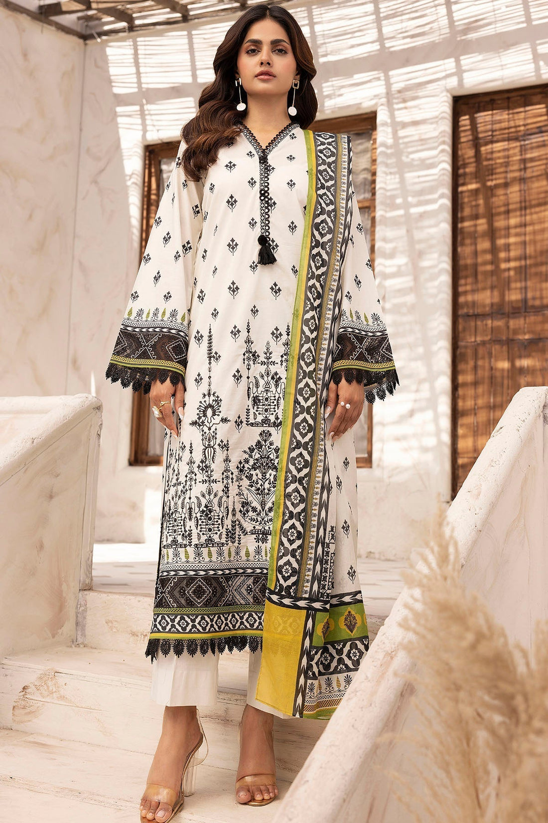 Motifz | Umang Lawn | 5417-SIRAA XS White Lawn