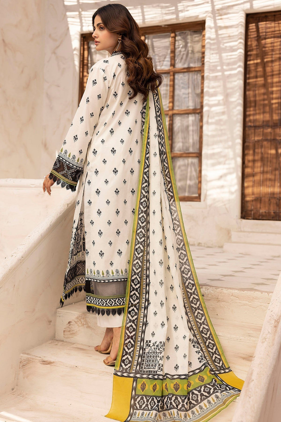 Motifz | Umang Lawn | 5417-SIRAA XS White Lawn