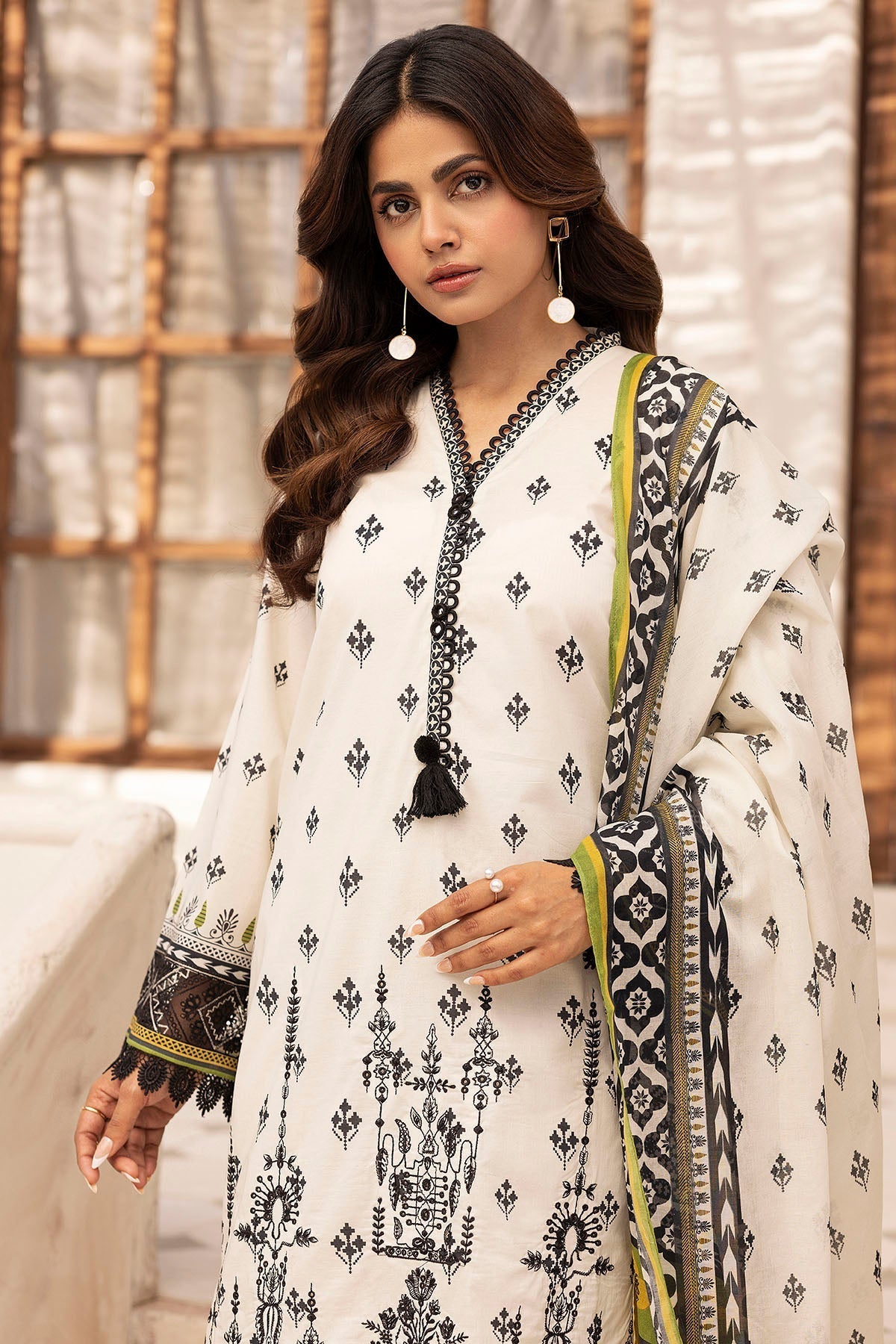 Motifz | Umang Lawn | 5417-SIRAA M White Lawn
