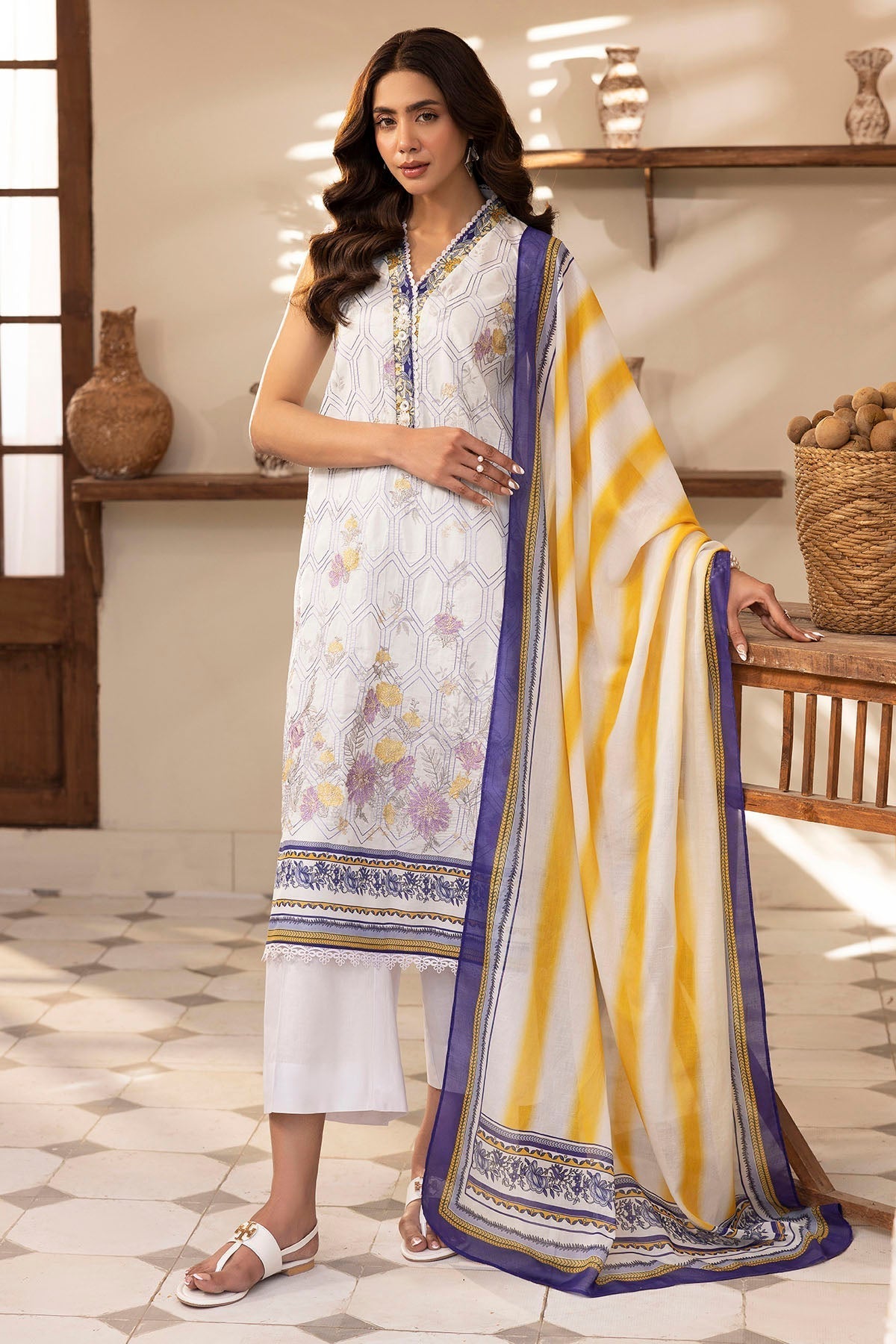 Motifz | Umang Lawn | 5422-MABEL XS Off White Lawn