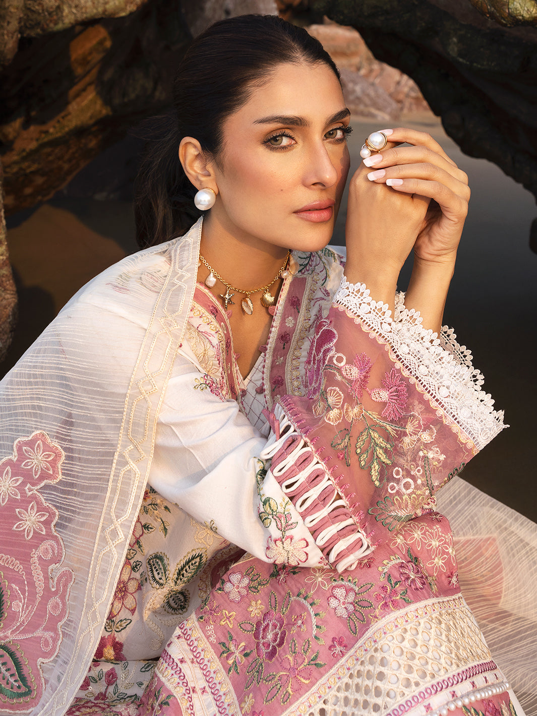 Mahnur | Sirena Luxury Lawn 25 | Magnolia M Off White Lawn