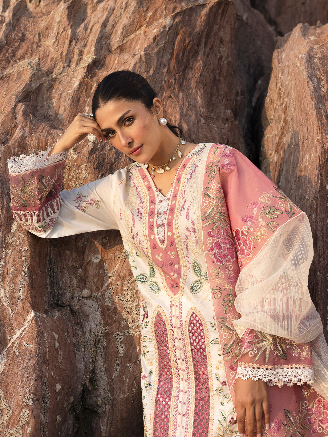 Mahnur | Sirena Luxury Lawn 25 | Magnolia L Off White Lawn