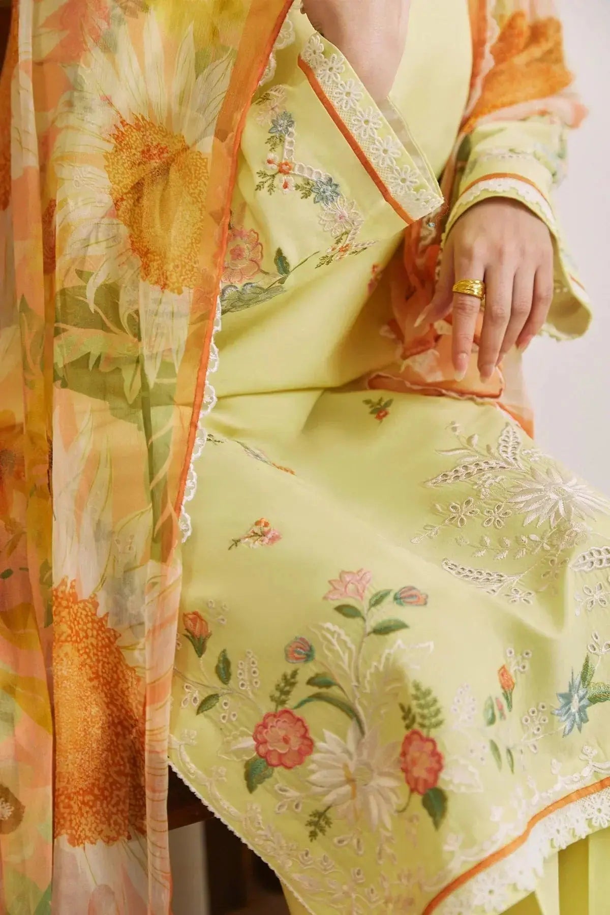 Zara Shahjahan | Coco Lawn 24 | MAHAY-4B - Pakistani Designer Dress - by Zara Shahjahan | Type: Luxury - 100% Original at Saira Sultan