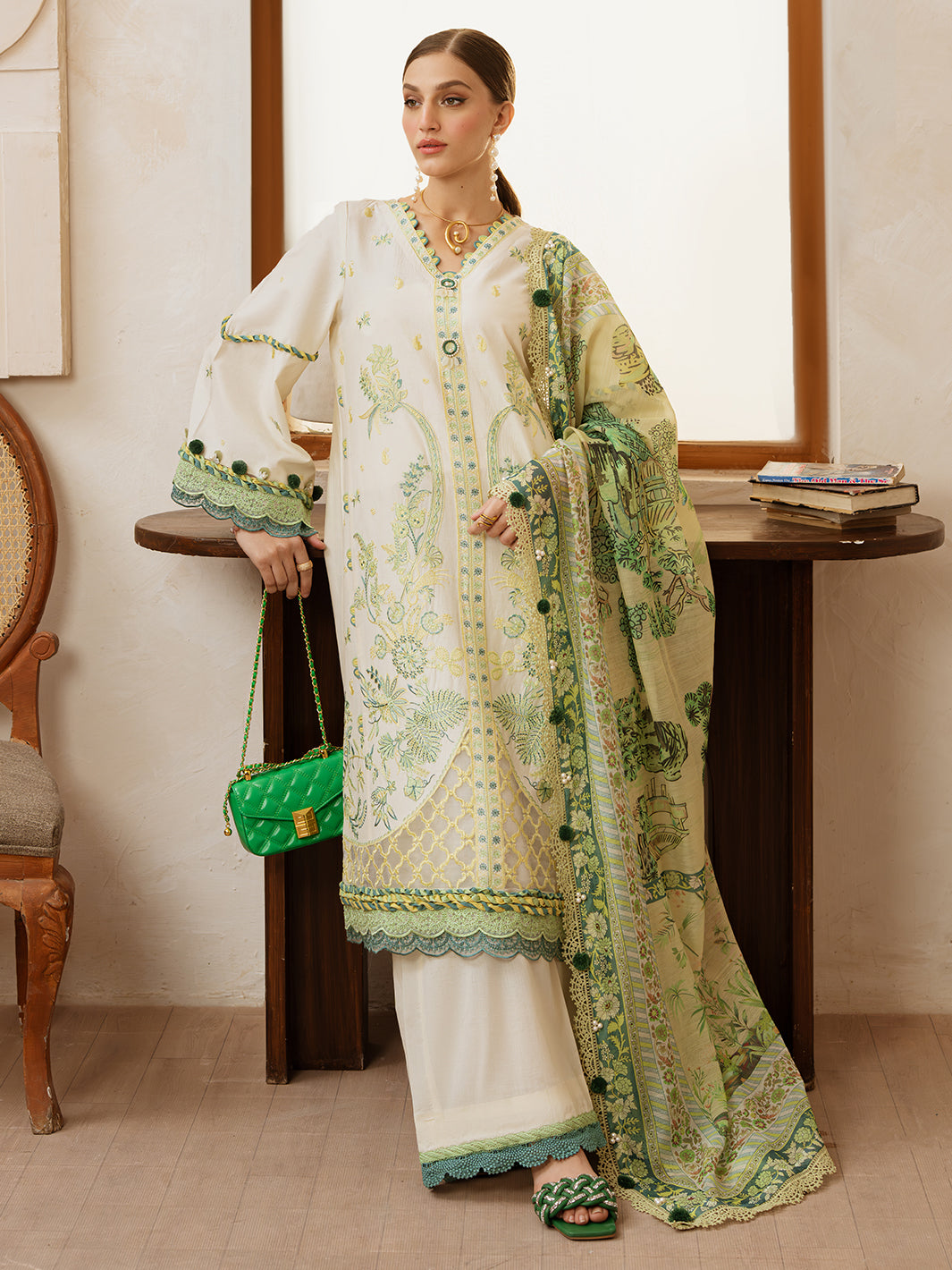 Mahnur | Florence Luxury Lawn 25 | MAHGUL XL Off White Lawn