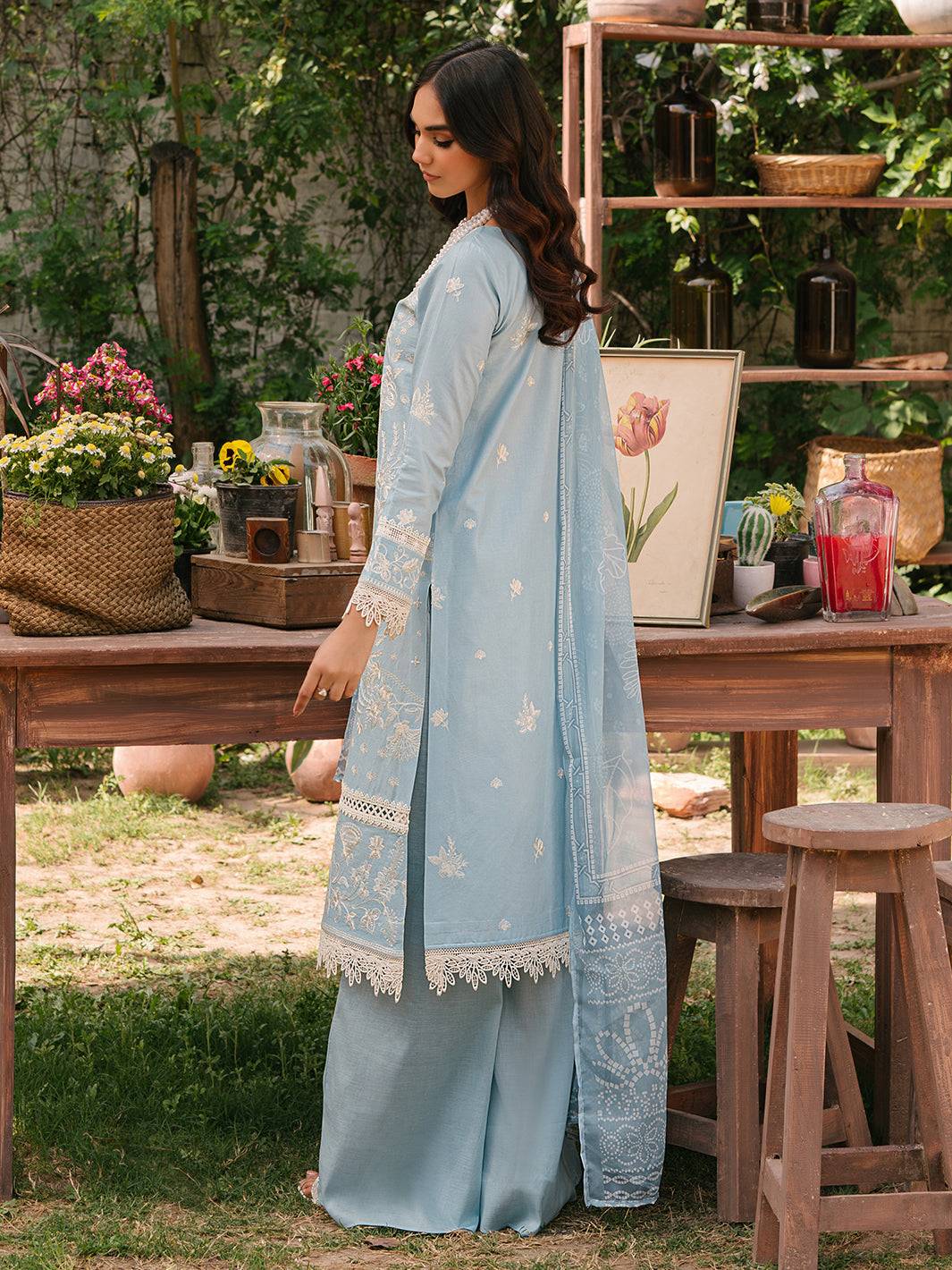 Mahnur | Masakali Luxury Lawn 24 | MK 02 - A - Pakistani Designer Dress - by Mahnur | Type: Luxury - 100% Original at Saira Sultan
