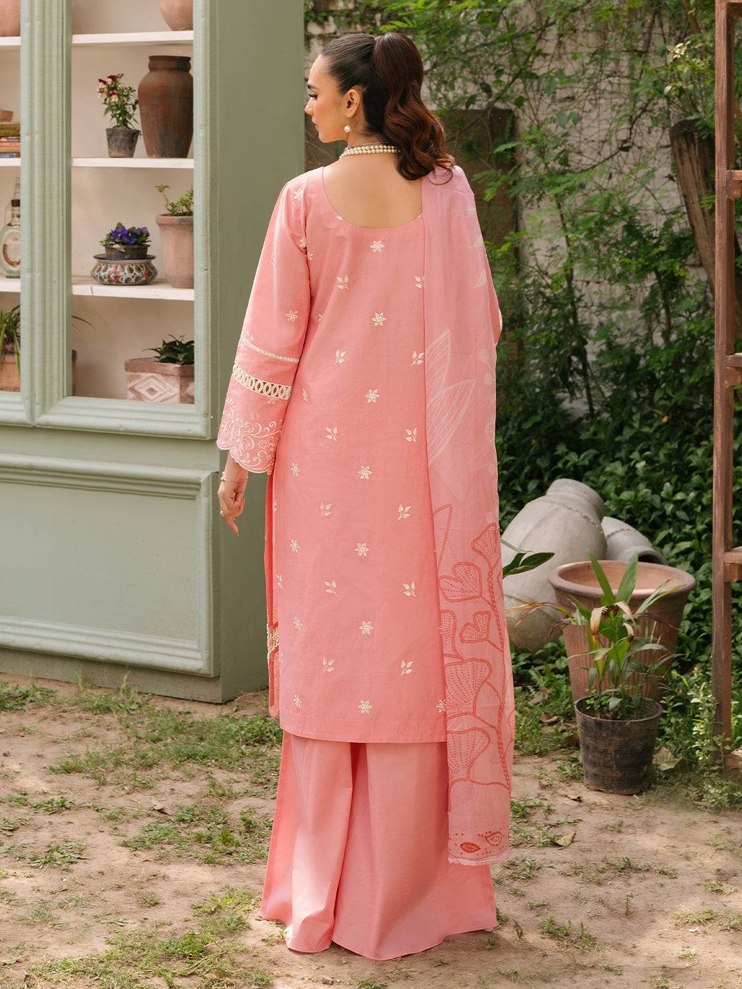 Mahnur | Masakali Luxury Lawn 24 | MK 03 - A - Pakistani Designer Dress - by Mahnur | Type: Luxury - 100% Original at Saira Sultan