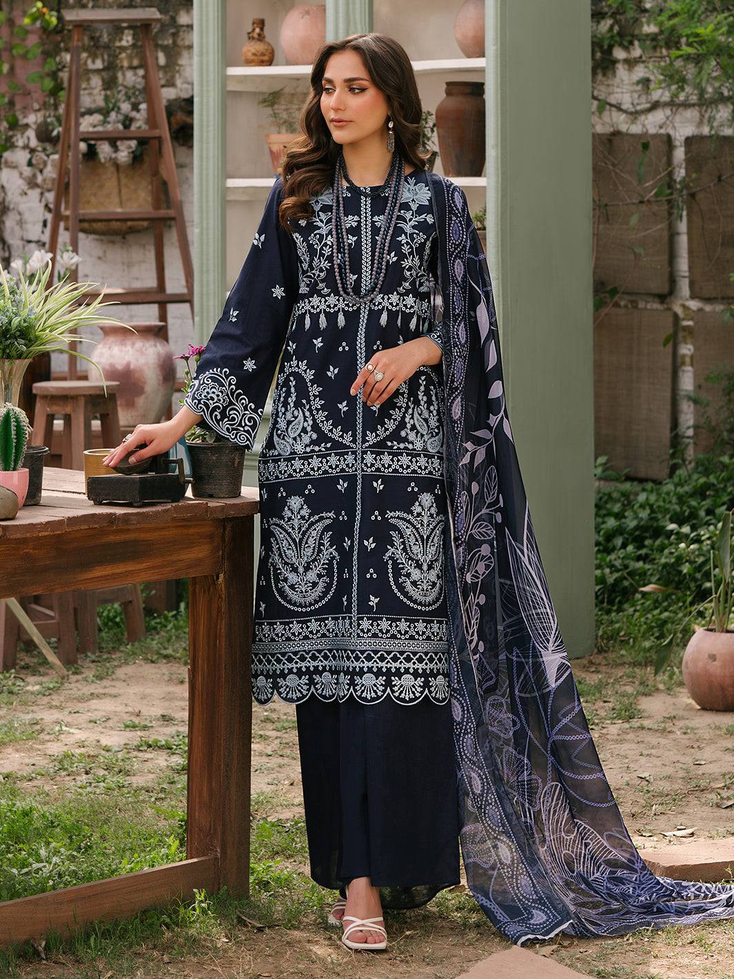 Mahnur | Masakali Luxury Lawn 24 | MK 03 - B - Pakistani Designer Dress - by Mahnur | Type: Luxury - 100% Original at Saira Sultan