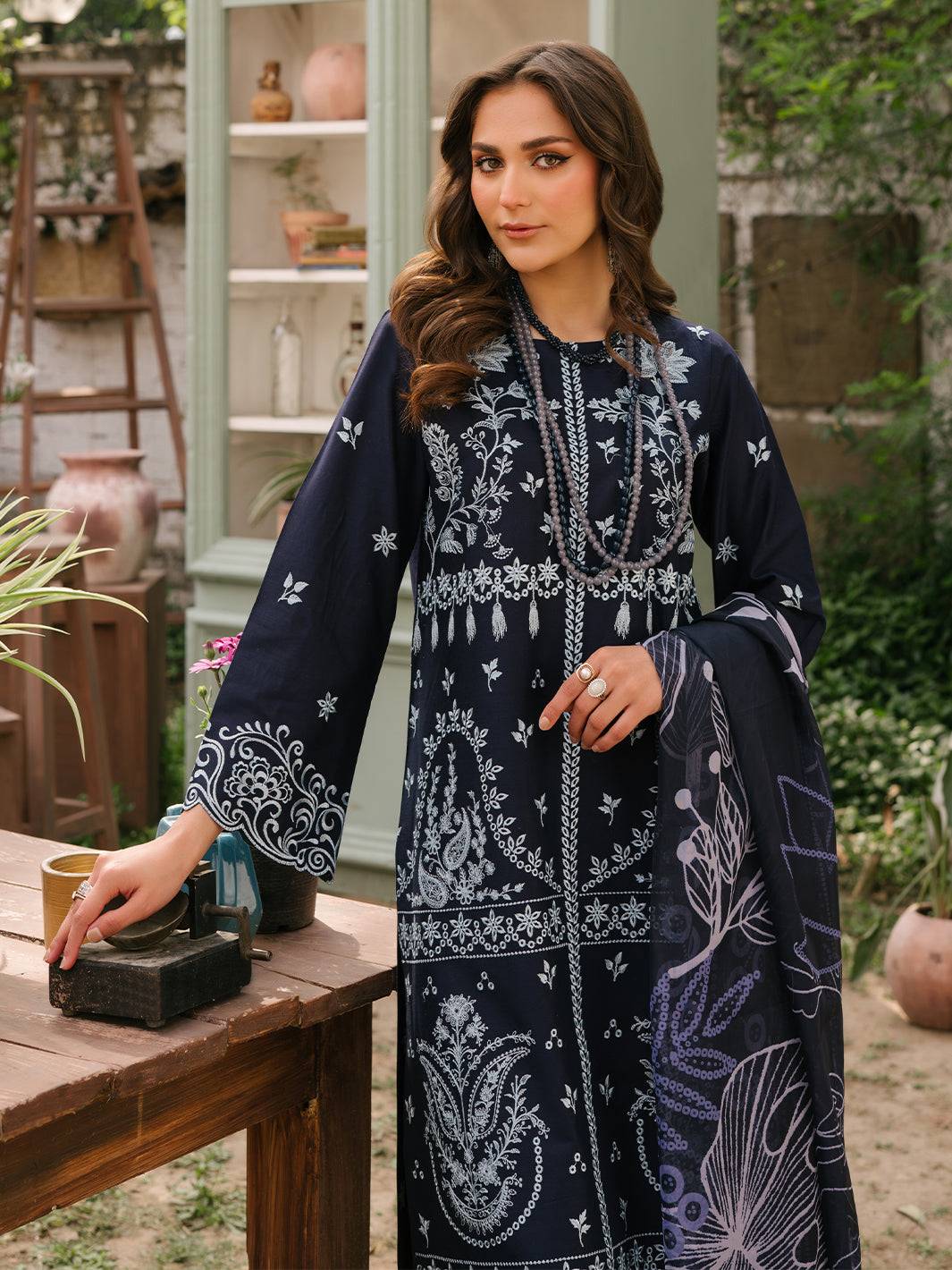 Mahnur | Masakali Luxury Lawn 24 | MK 03 - B - Pakistani Designer Dress - by Mahnur | Type: Luxury - 100% Original at Saira Sultan