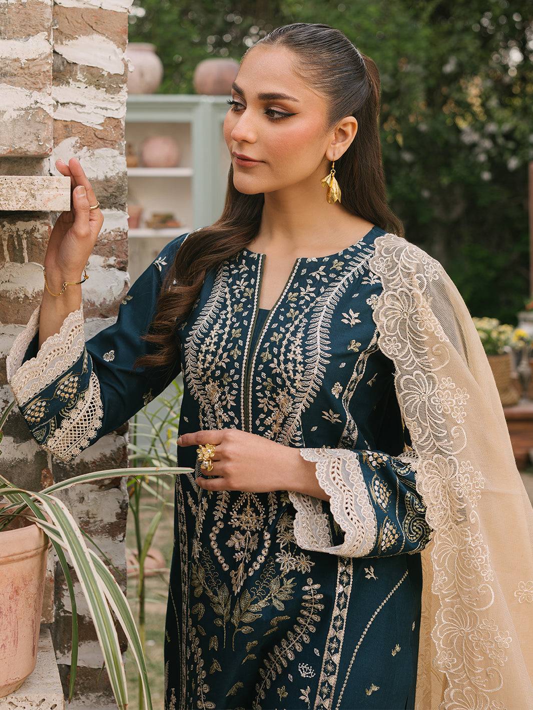 Mahnur | Masakali Luxury Lawn 24 | MK 01 - A - Pakistani Designer Dress - by Mahnur | Type: Luxury - 100% Original at Saira Sultan