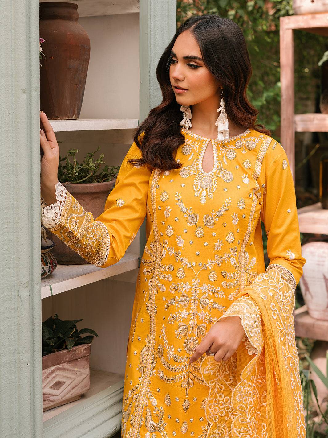Mahnur | Masakali Luxury Lawn 24 | MK 06 - A - Pakistani Designer Dress - by Mahnur | Type: Luxury - 100% Original at Saira Sultan