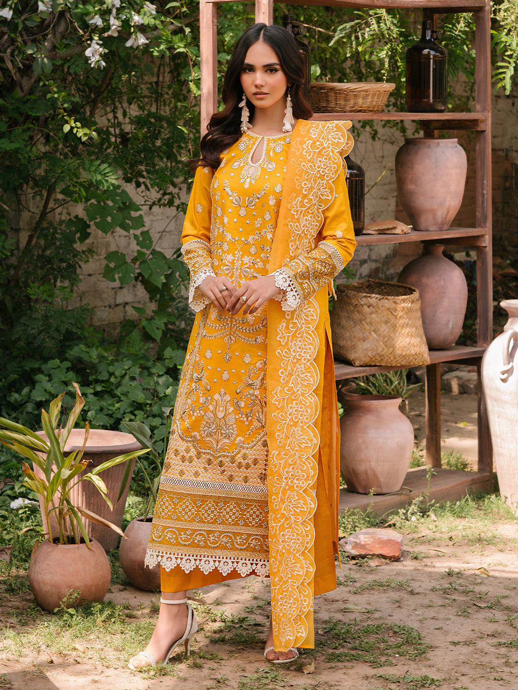 Mahnur | Masakali Luxury Lawn 24 | MK 06 - A - Pakistani Designer Dress - by Mahnur | Type: Luxury - 100% Original at Saira Sultan