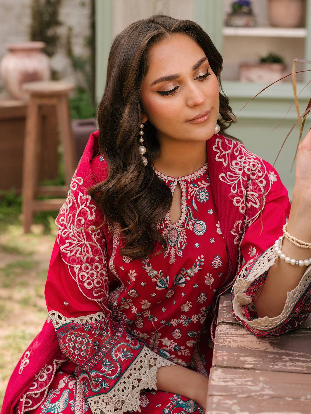 Mahnur | Masakali Luxury Lawn 24 | MK 06 - B - Pakistani Designer Dress - by Mahnur | Type: Luxury - 100% Original at Saira Sultan