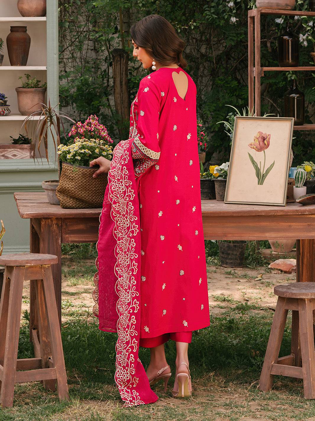 Mahnur | Masakali Luxury Lawn 24 | MK 06 - B - Pakistani Designer Dress - by Mahnur | Type: Luxury - 100% Original at Saira Sultan