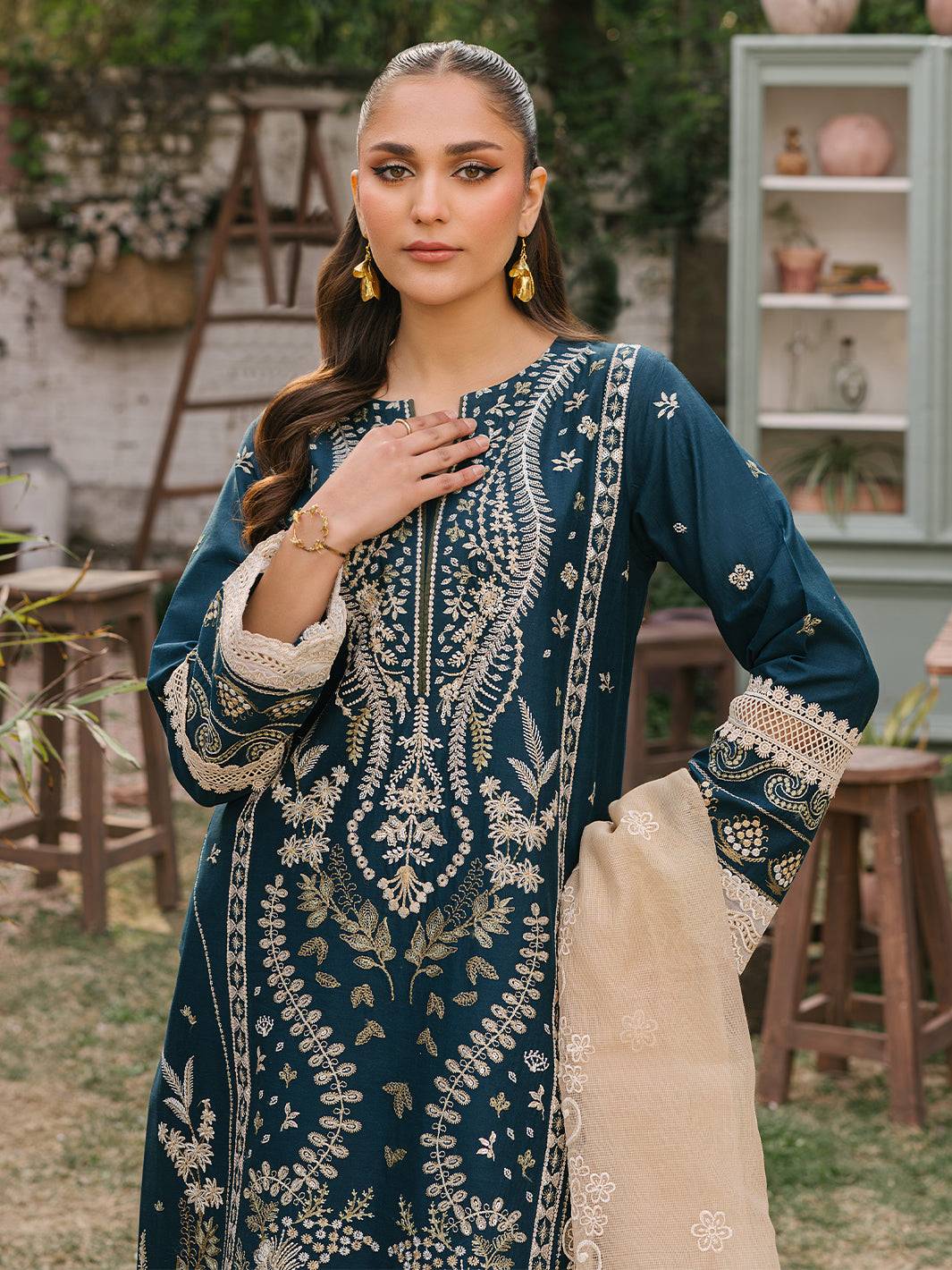 Mahnur | Masakali Luxury Lawn 24 | MK 01 - A - Pakistani Designer Dress - by Mahnur | Type: Luxury - 100% Original at Saira Sultan