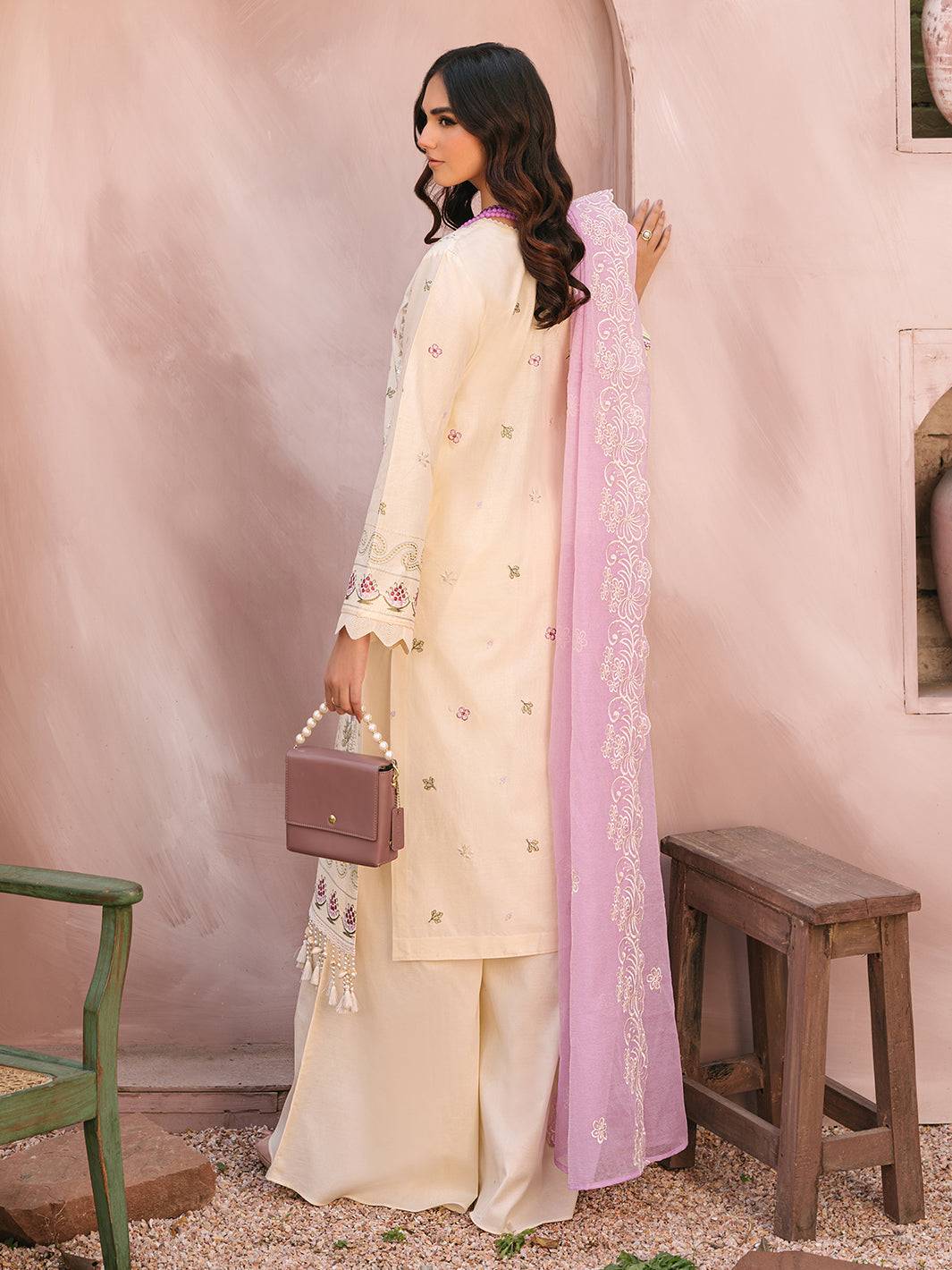 Mahnur | Masakali Luxury Lawn 24 | MK 01 - B - Pakistani Designer Dress - by Mahnur | Type: Luxury - 100% Original at Saira Sultan