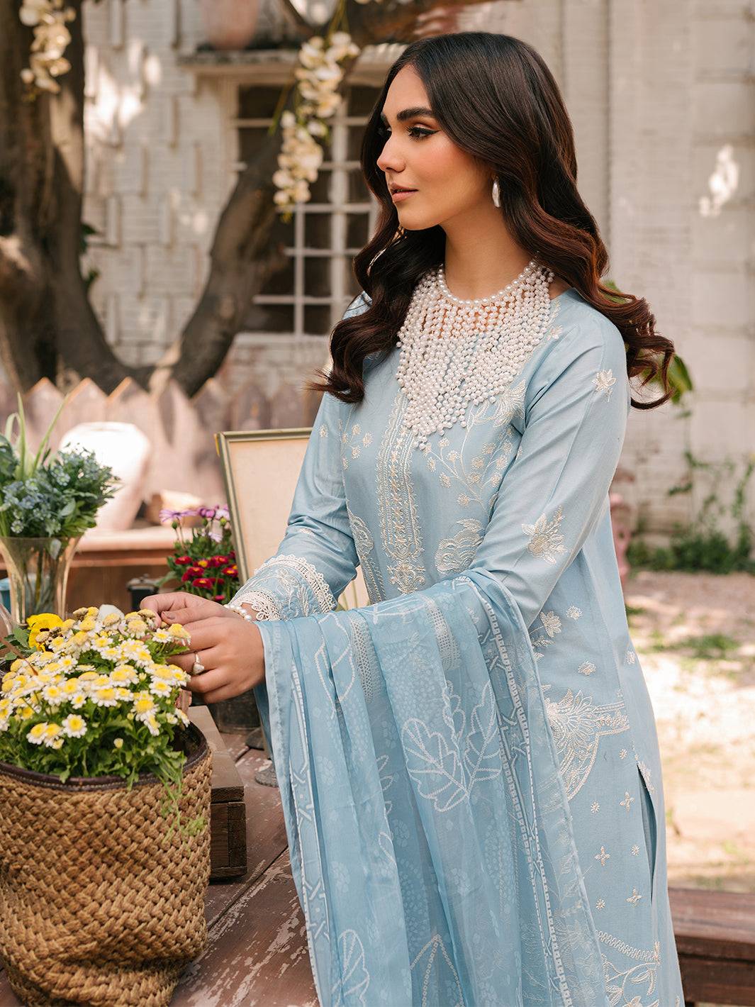Mahnur | Masakali Luxury Lawn 24 | MK 02 - A - Pakistani Designer Dress - by Mahnur | Type: Luxury - 100% Original at Saira Sultan