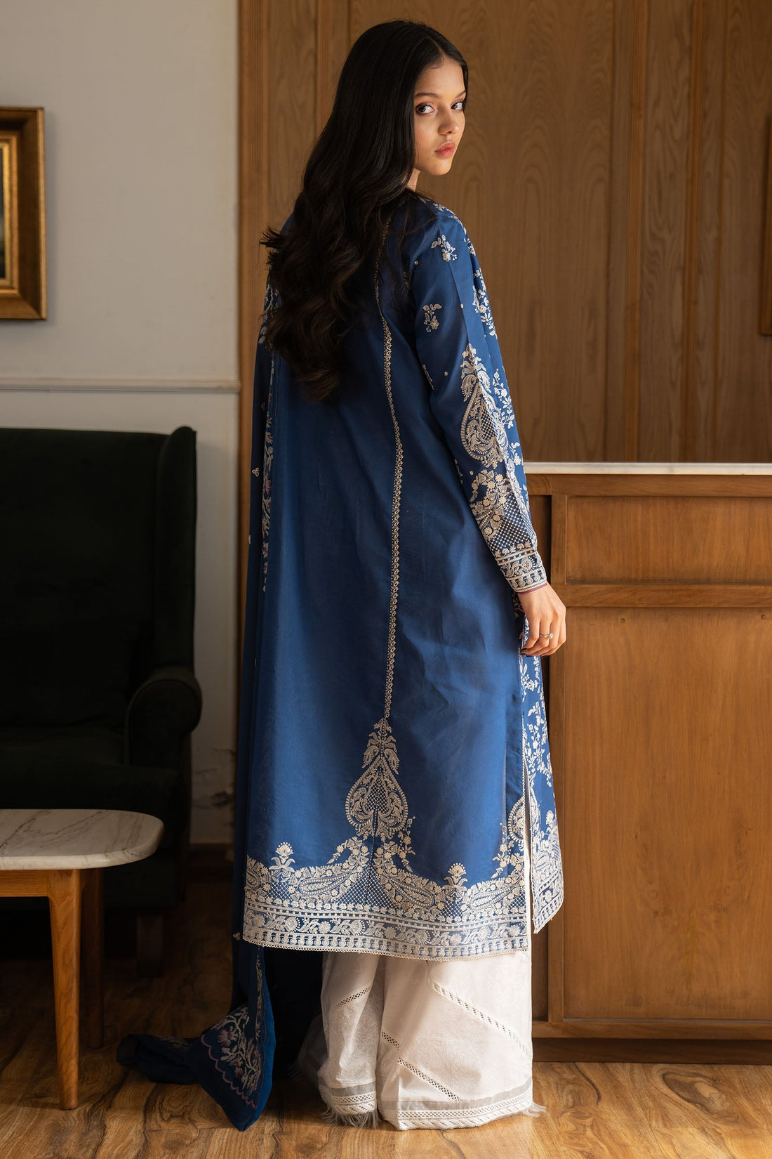 Zara Shahjahan | Satori 25 | Mei-8B XS Blue Lawn