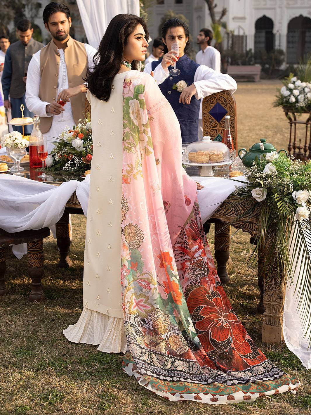 Mahnur | Mahrukh Luxury Lawn 24 | OPAL - Pakistani Designer Dress - by Mahnur | Type: Luxury - 100% Original at Saira Sultan