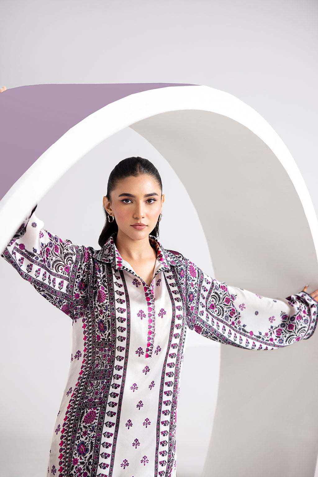 Afsanah | The Print Edit | GARDEN GLAM (extended shirt) AP-103 M Pearl White Silk
