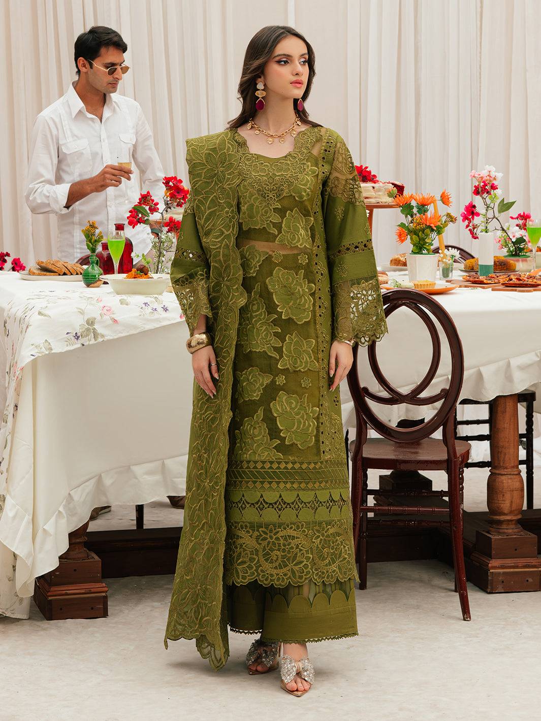 Mahnur | Allenura Luxury Lawn 24 | REVERIE - Pakistani Designer Dress - by Mahnur | Type: Luxury - 100% Original at Saira Sultan