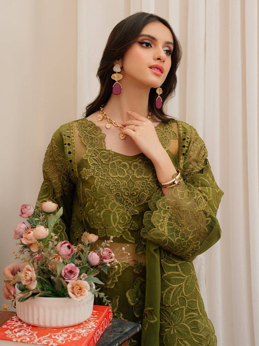 Mahnur | Allenura Luxury Lawn 24 | REVERIE - Pakistani Designer Dress - by Mahnur | Type: Luxury - 100% Original at Saira Sultan