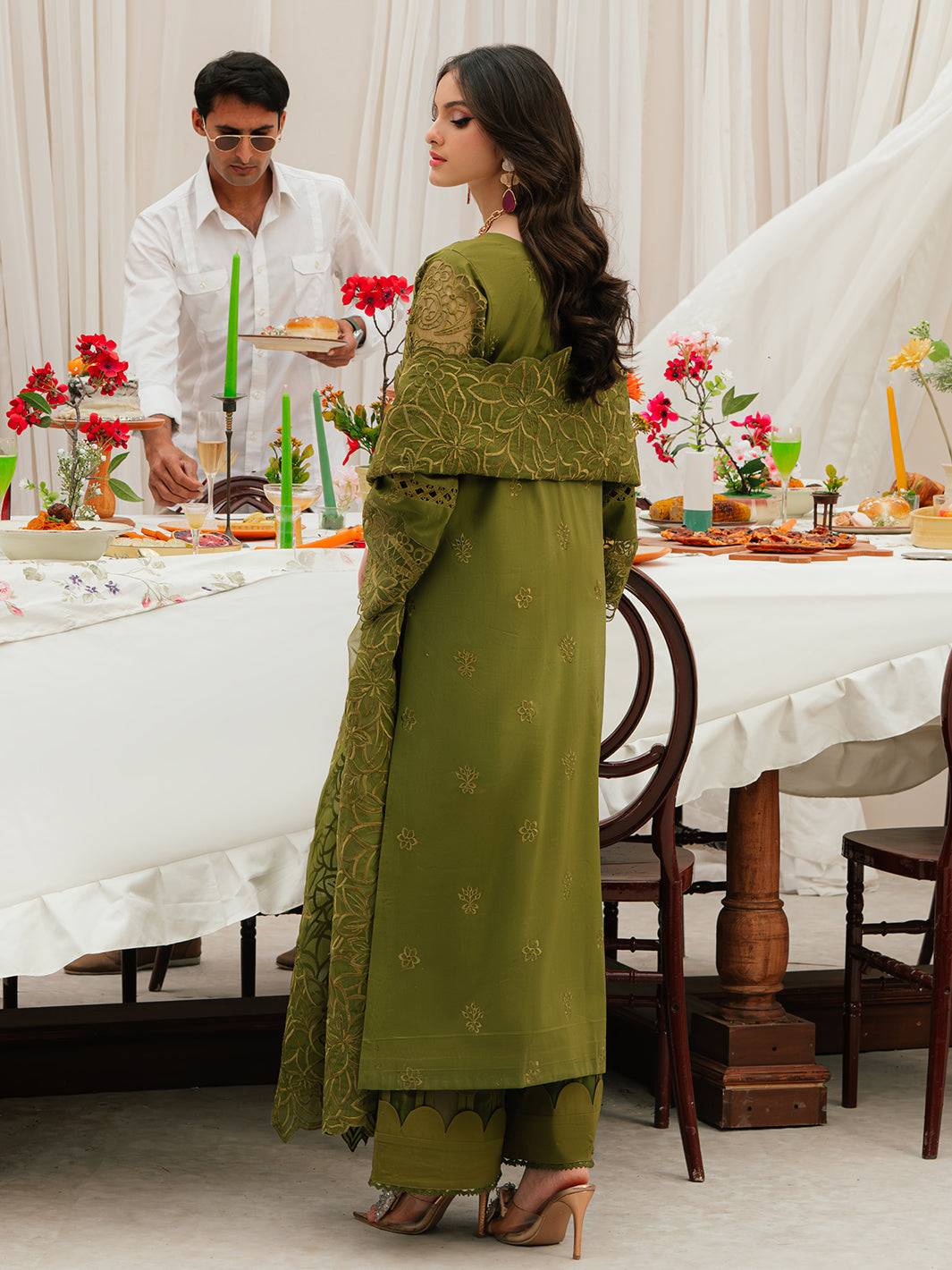 Mahnur | Allenura Luxury Lawn 24 | REVERIE - Pakistani Designer Dress - by Mahnur | Type: Luxury - 100% Original at Saira Sultan