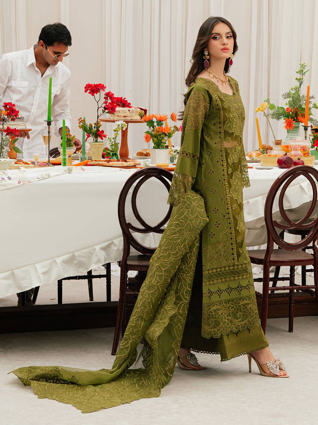Mahnur | Allenura Luxury Lawn 24 | REVERIE - Pakistani Designer Dress - by Mahnur | Type: Luxury - 100% Original at Saira Sultan