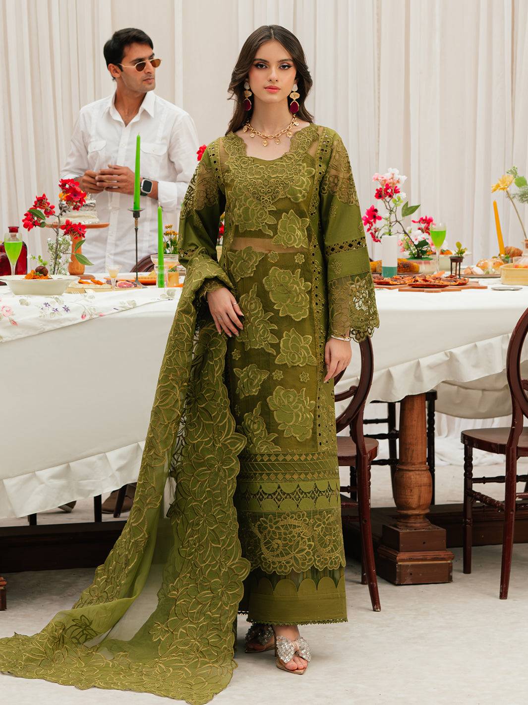 Mahnur | Allenura Luxury Lawn 24 | REVERIE - Pakistani Designer Dress - by Mahnur | Type: Luxury - 100% Original at Saira Sultan